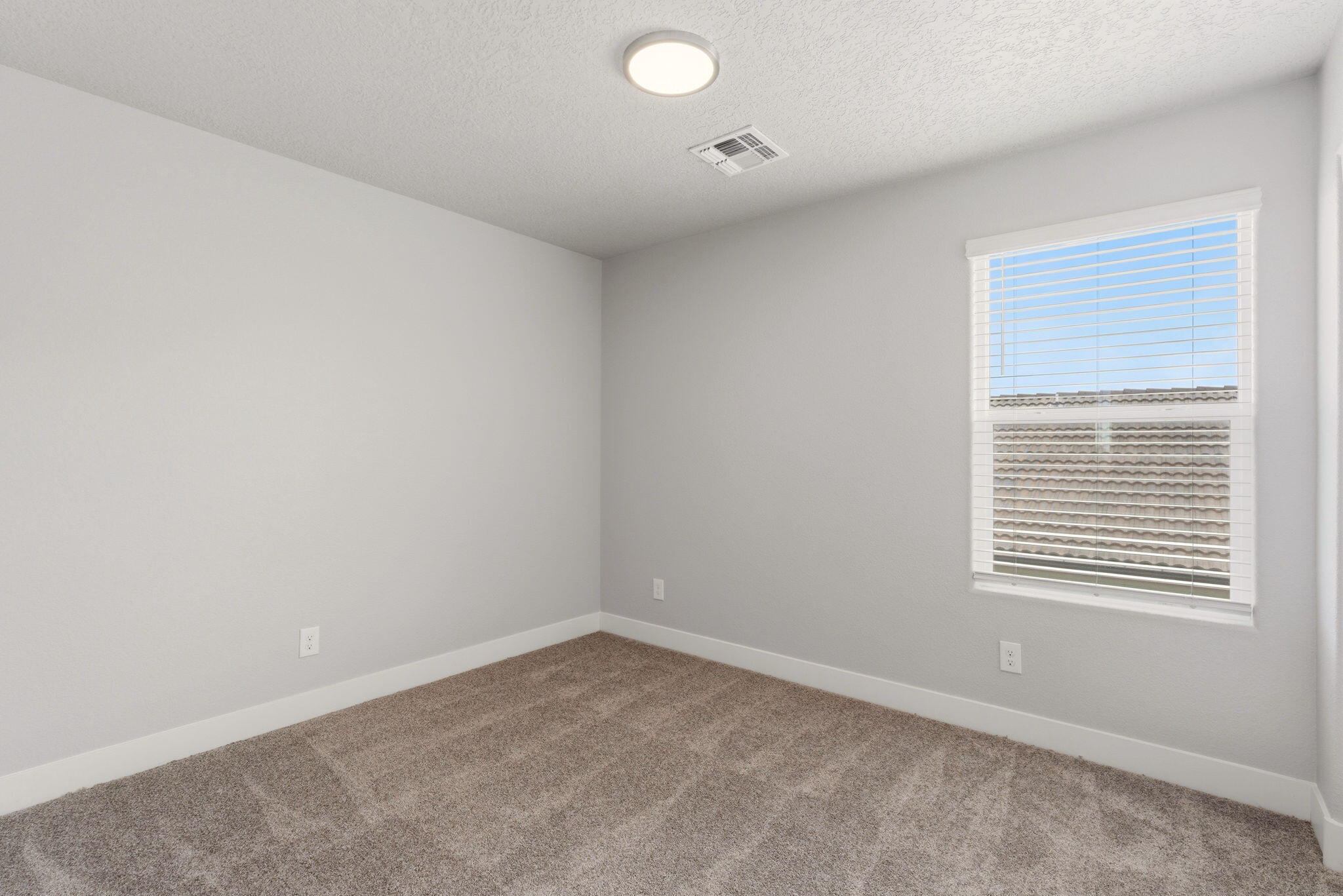 Photo 9 — 6717 Sydney Drive NE