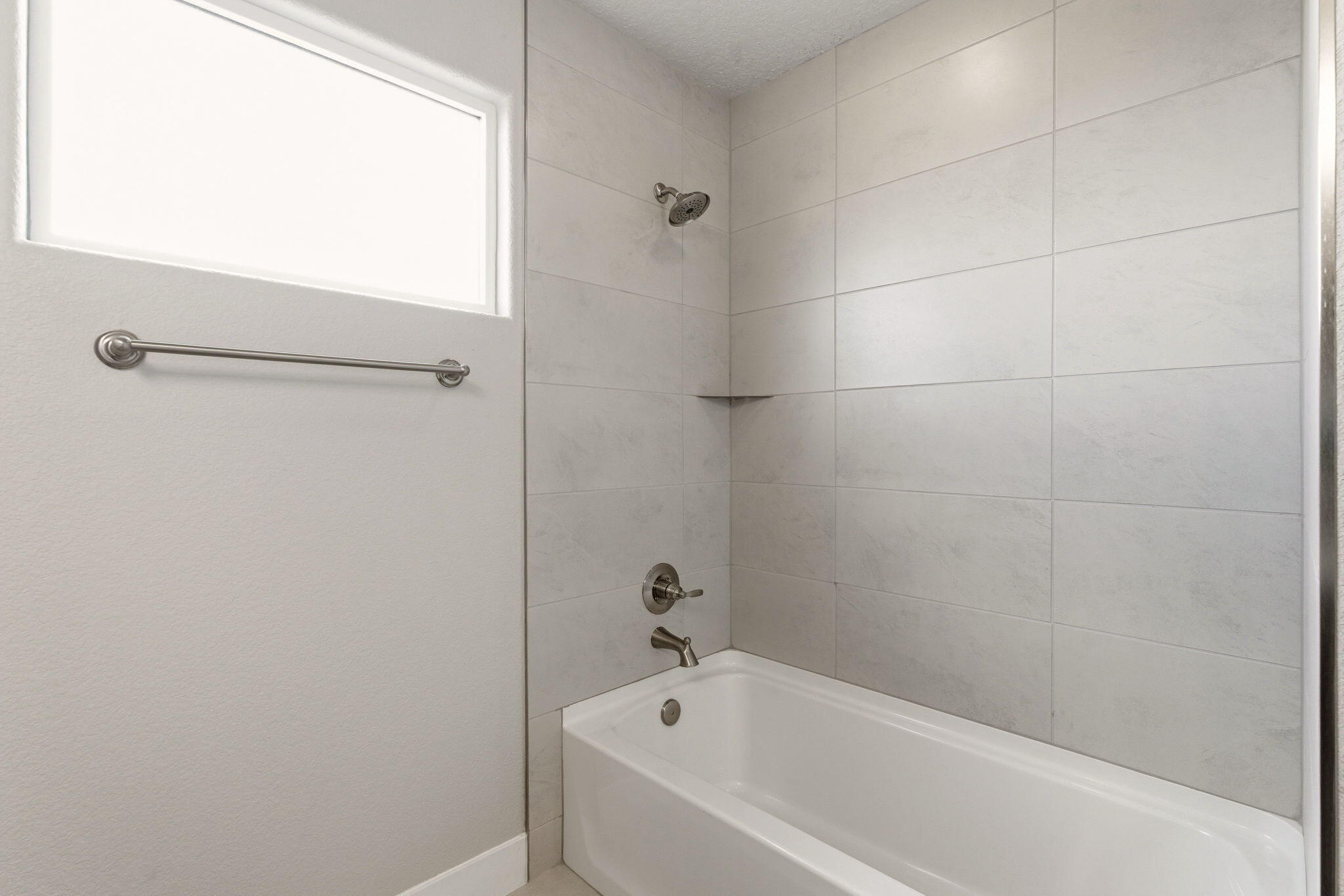 Photo 11 — 6717 Sydney Drive NE