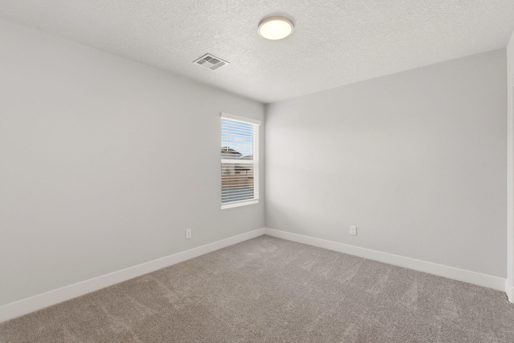Photo 12 — 6717 Sydney Drive NE
