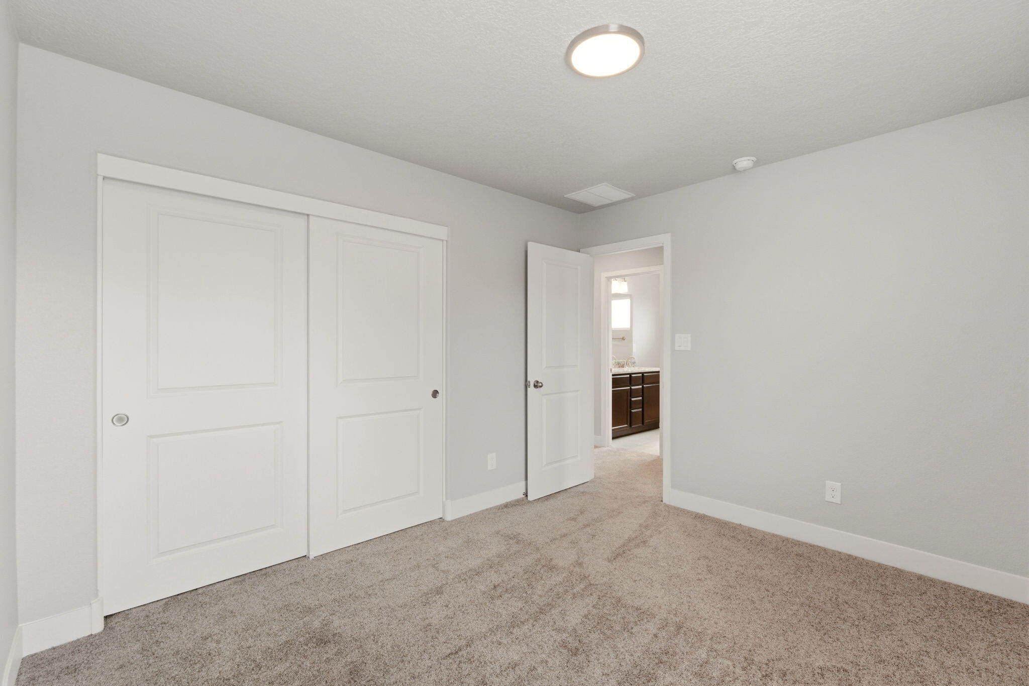 Photo 13 — 6717 Sydney Drive NE