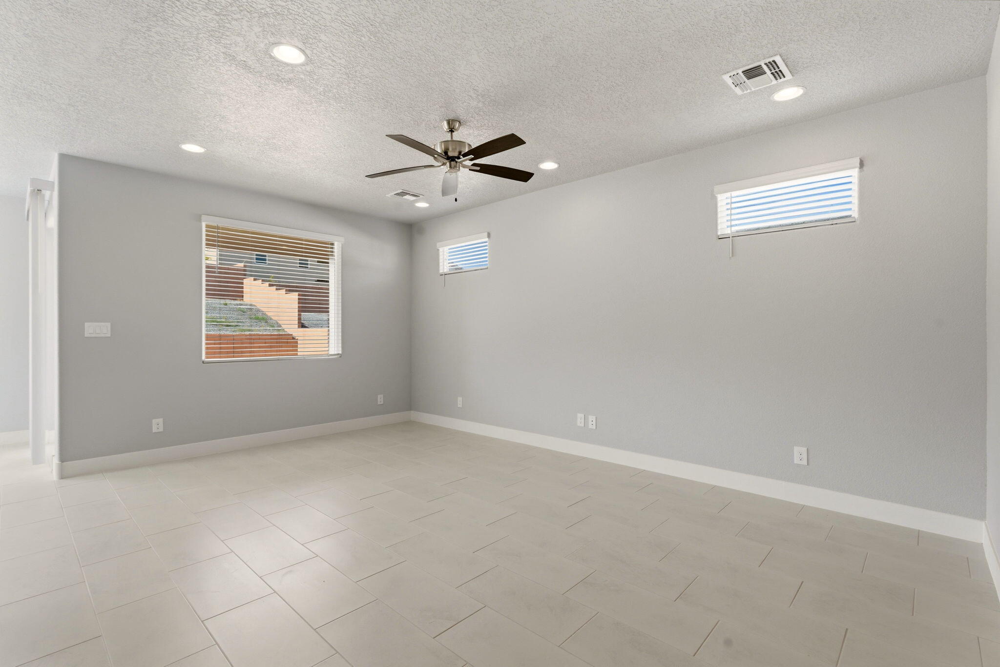 Photo 19 — 6717 Sydney Drive NE