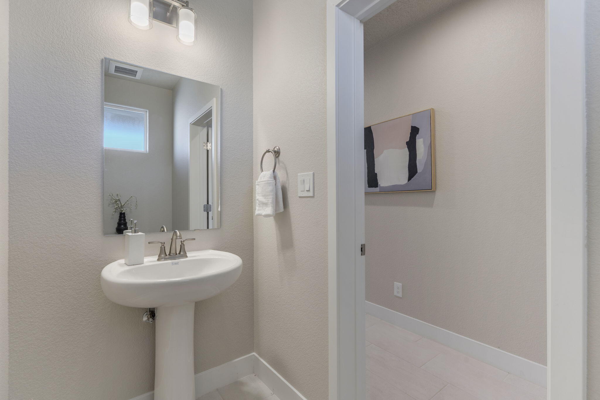 Photo 8 — 6724 Zachary Road NE