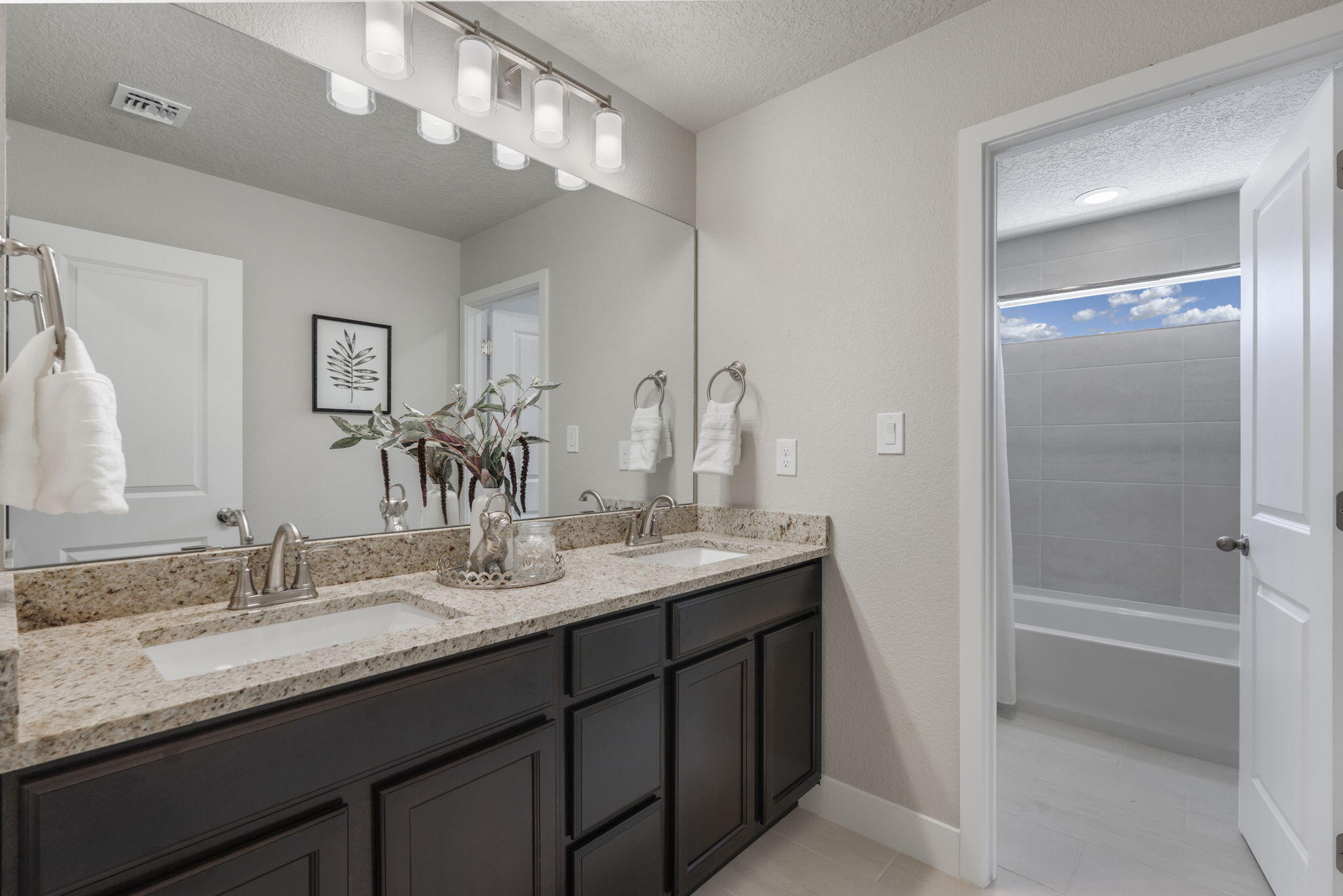 Photo 11 — 6724 Zachary Road NE