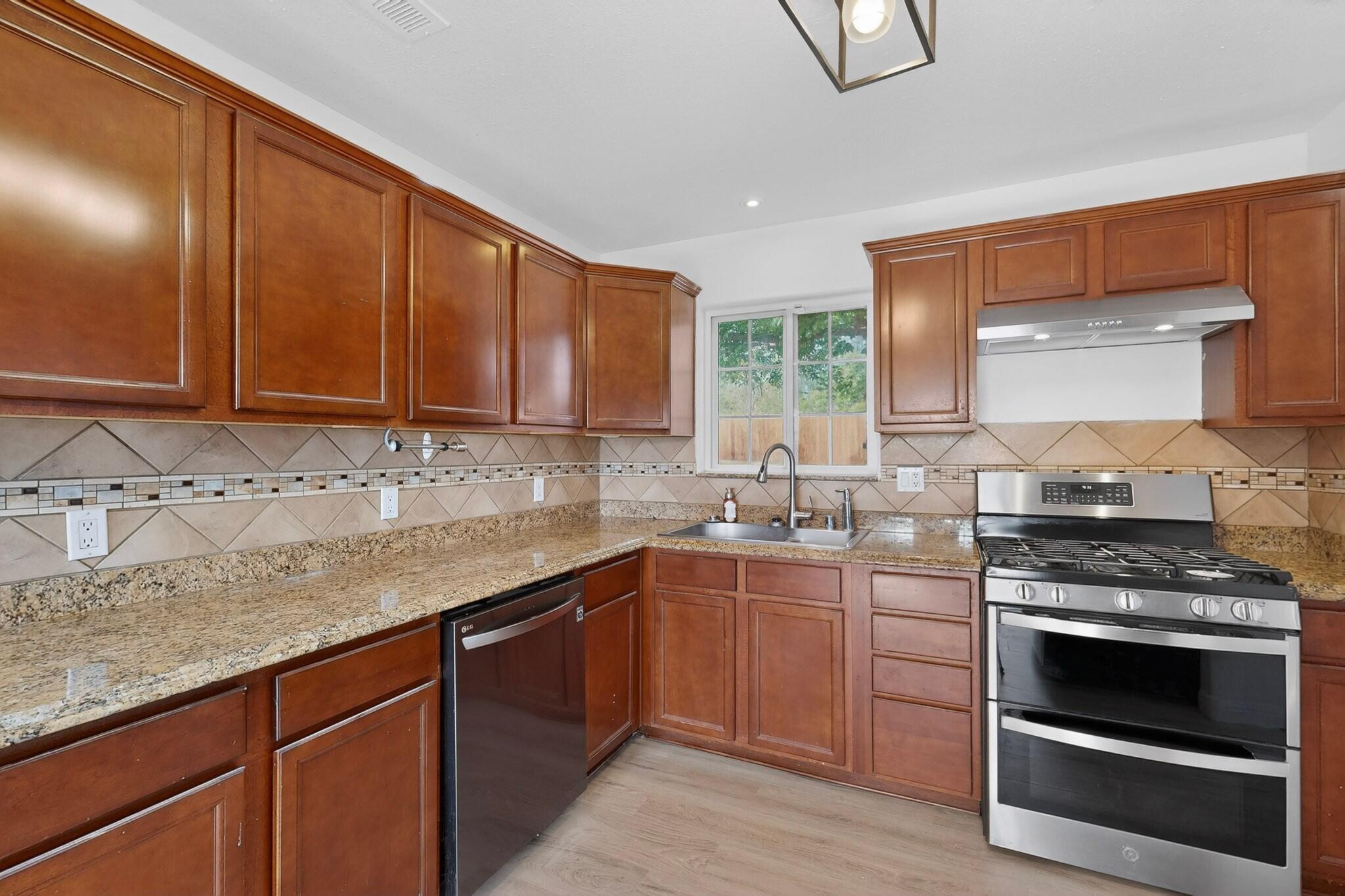 Photo 9 — 5652 Camino Canada NW
