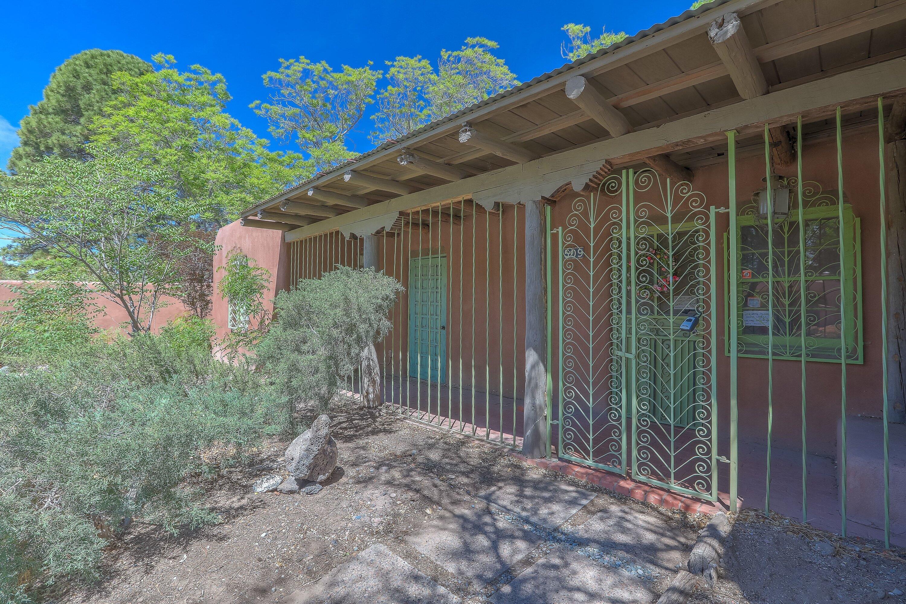 509 Chamiso Lane NW, Los Ranchos, NM