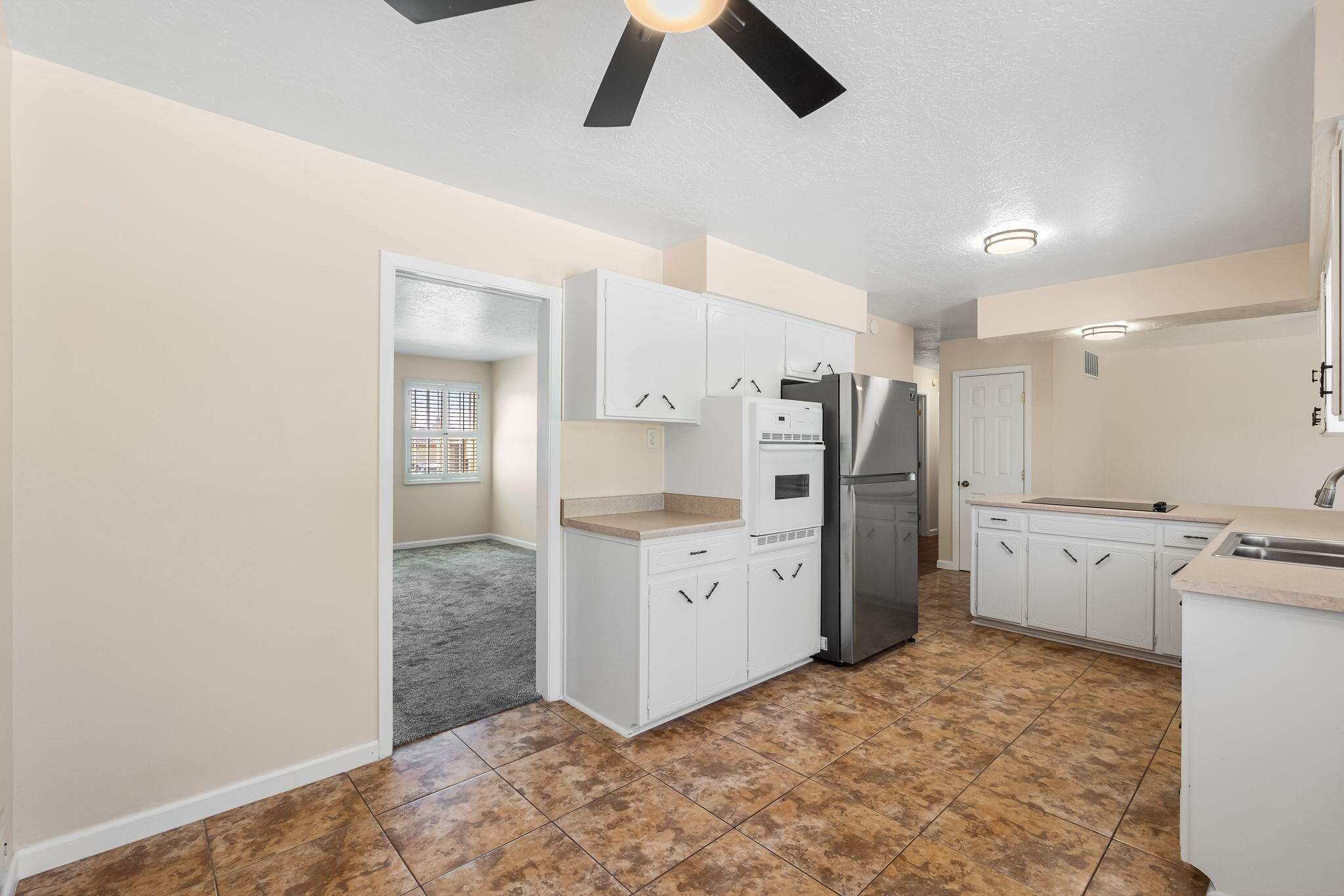 Photo 19 — 3808 General Bradley Street NE