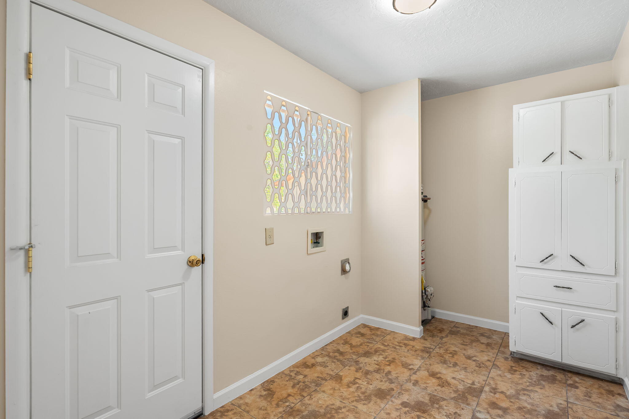 Photo 15 — 3808 General Bradley Street NE