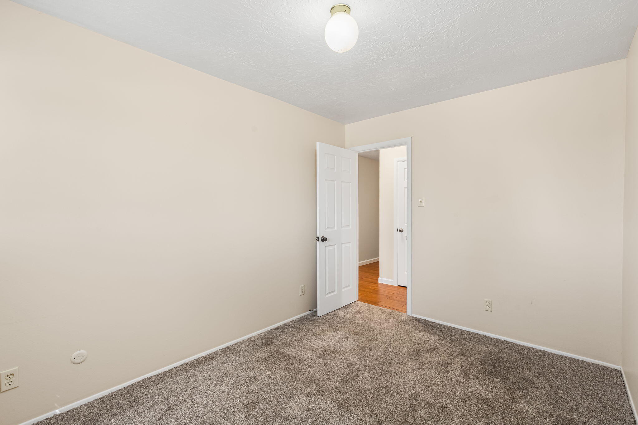 Photo 13 — 3808 General Bradley Street NE
