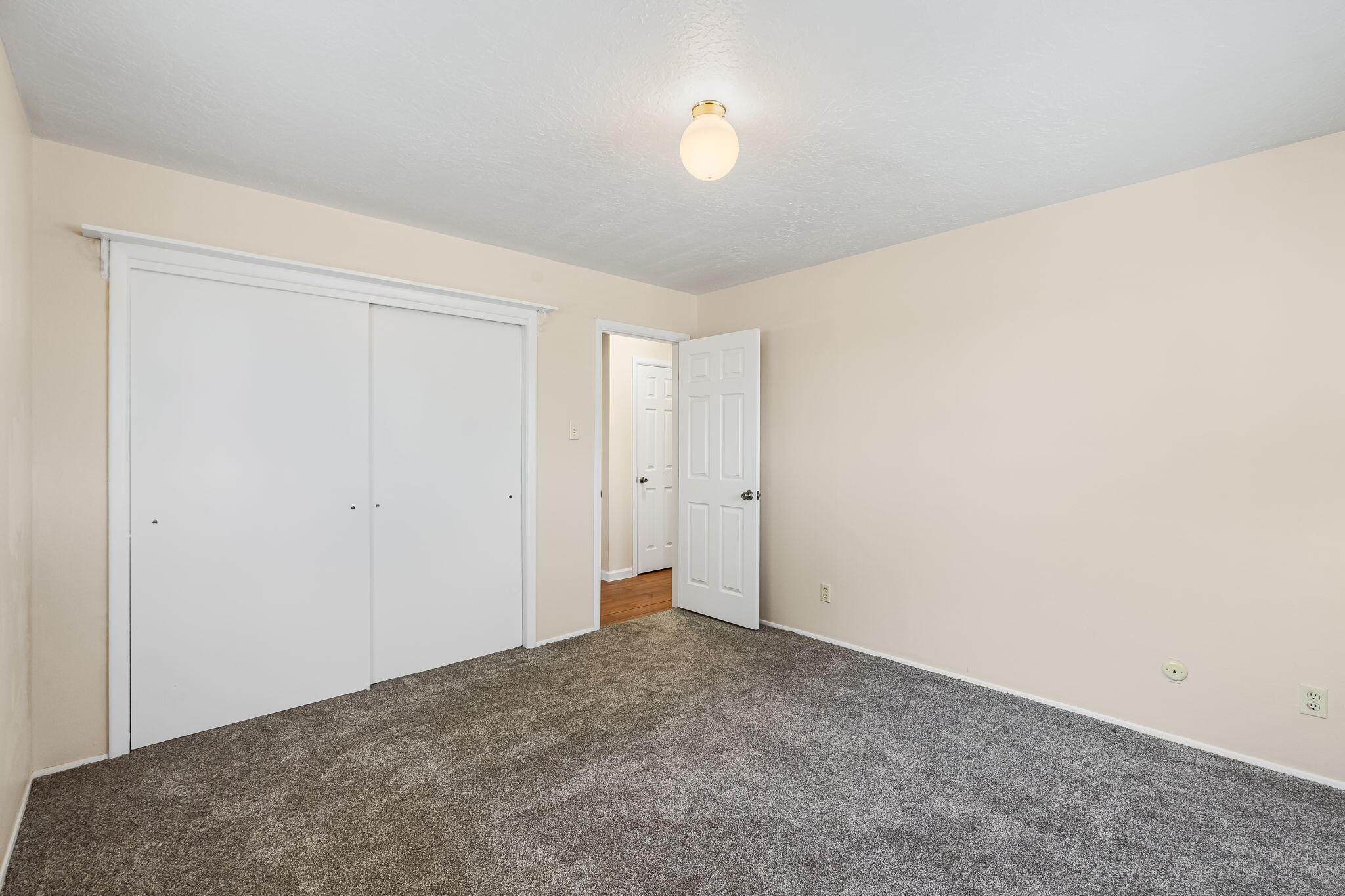Photo 11 — 3808 General Bradley Street NE