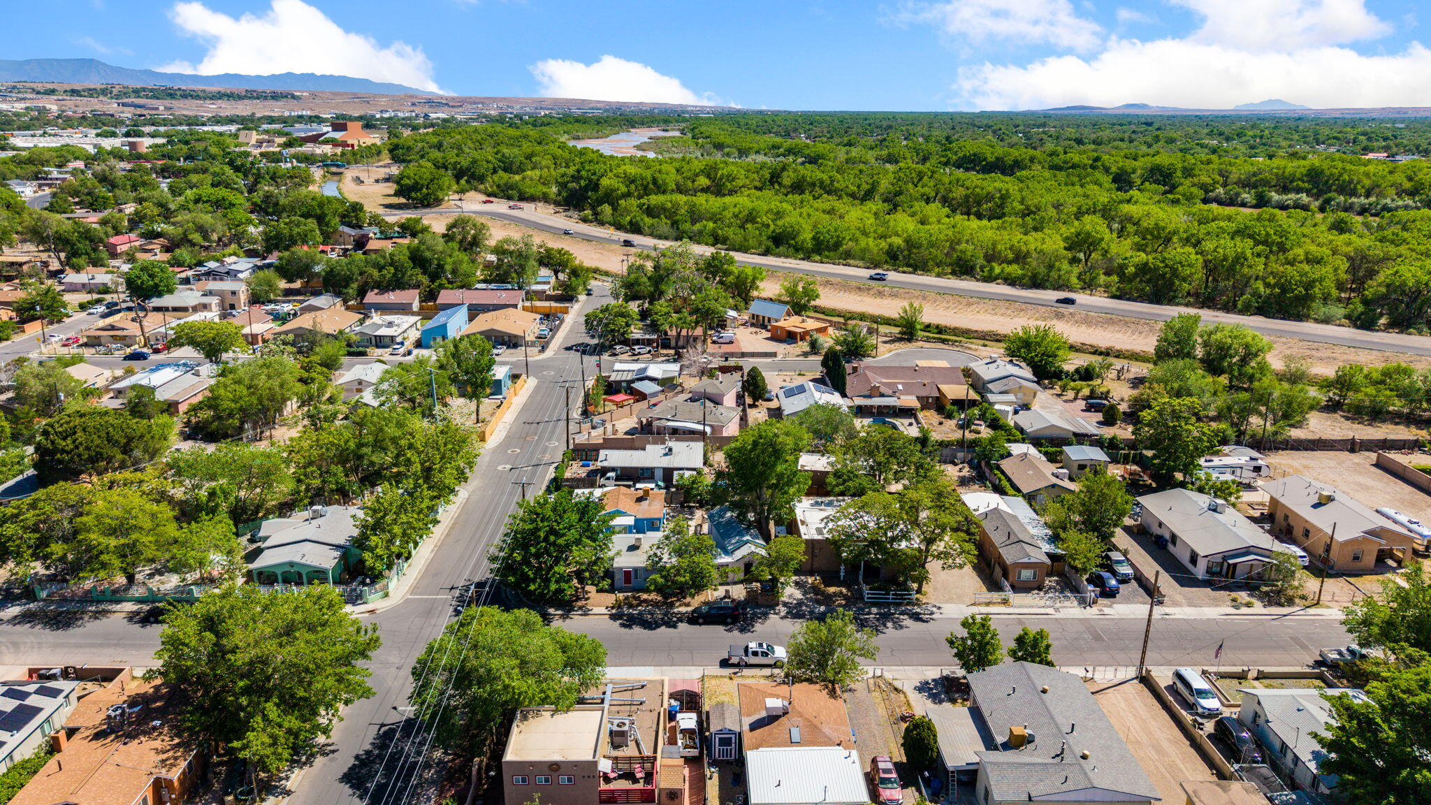 Photo 5 — 1004 Santa Fe Avenue SW
