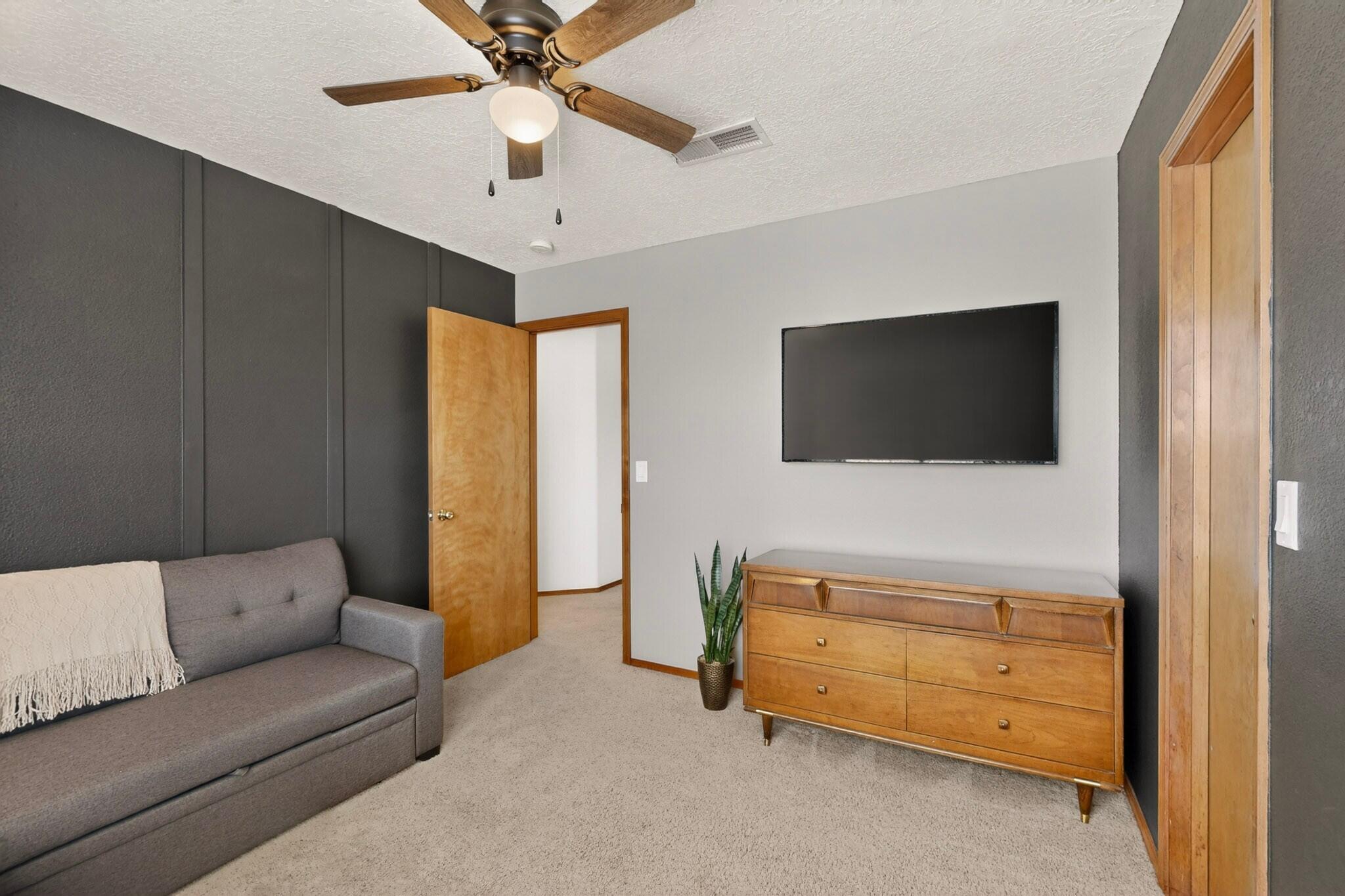 Photo 16 — 8720 Springhill Drive NW