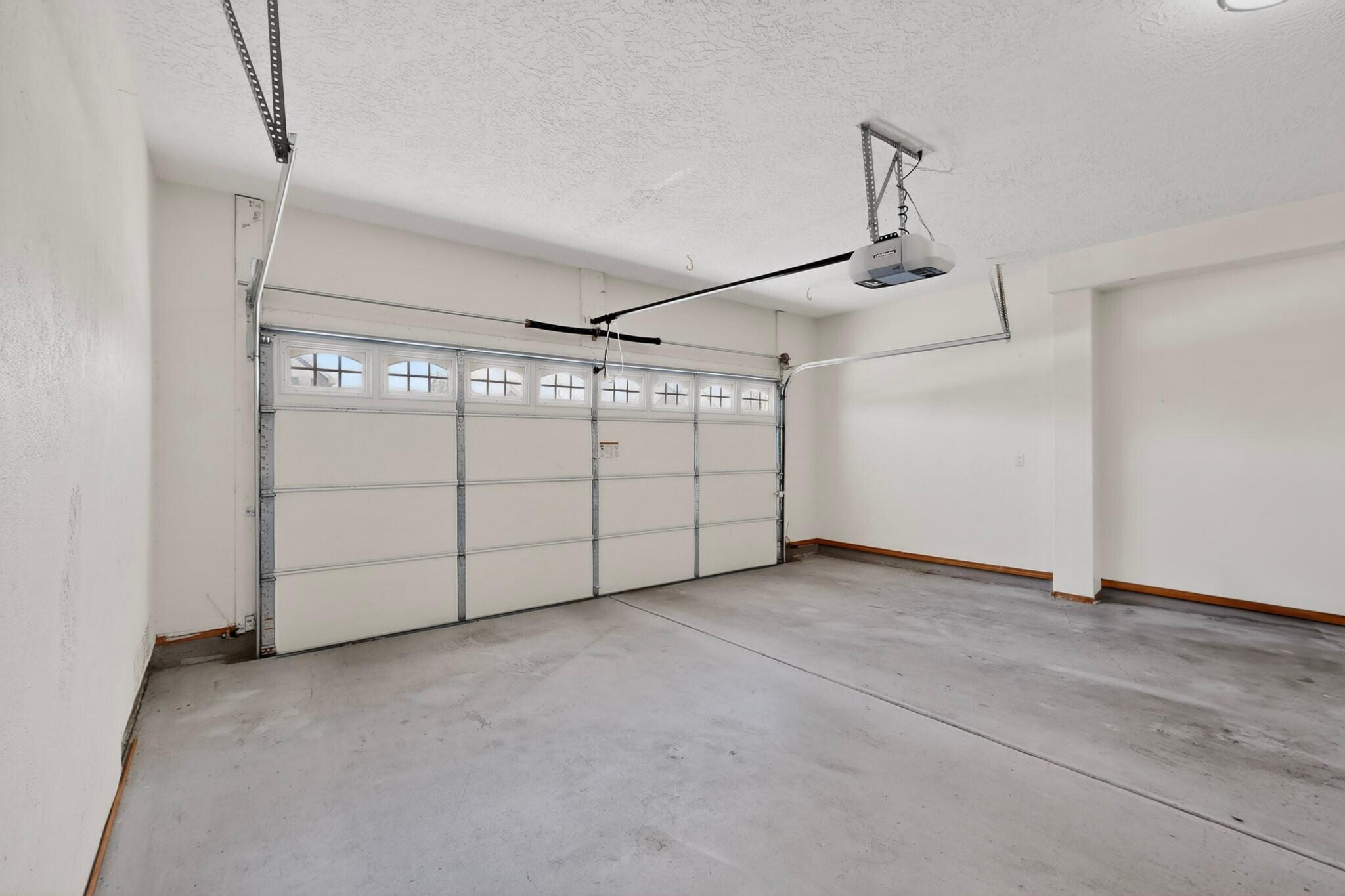 Photo 4 — 8720 Springhill Drive NW