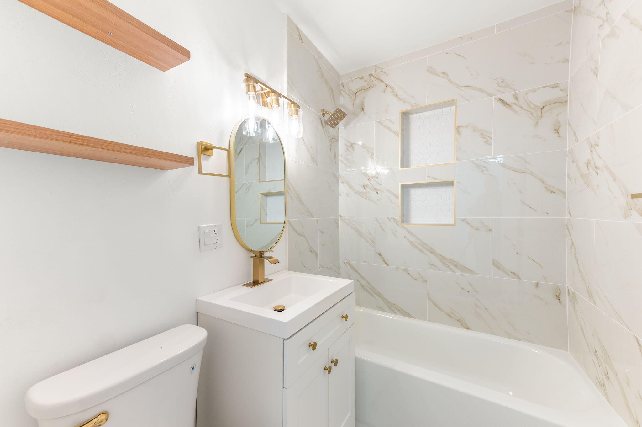 Photo 13 — 2507 Alvarado Drive NE