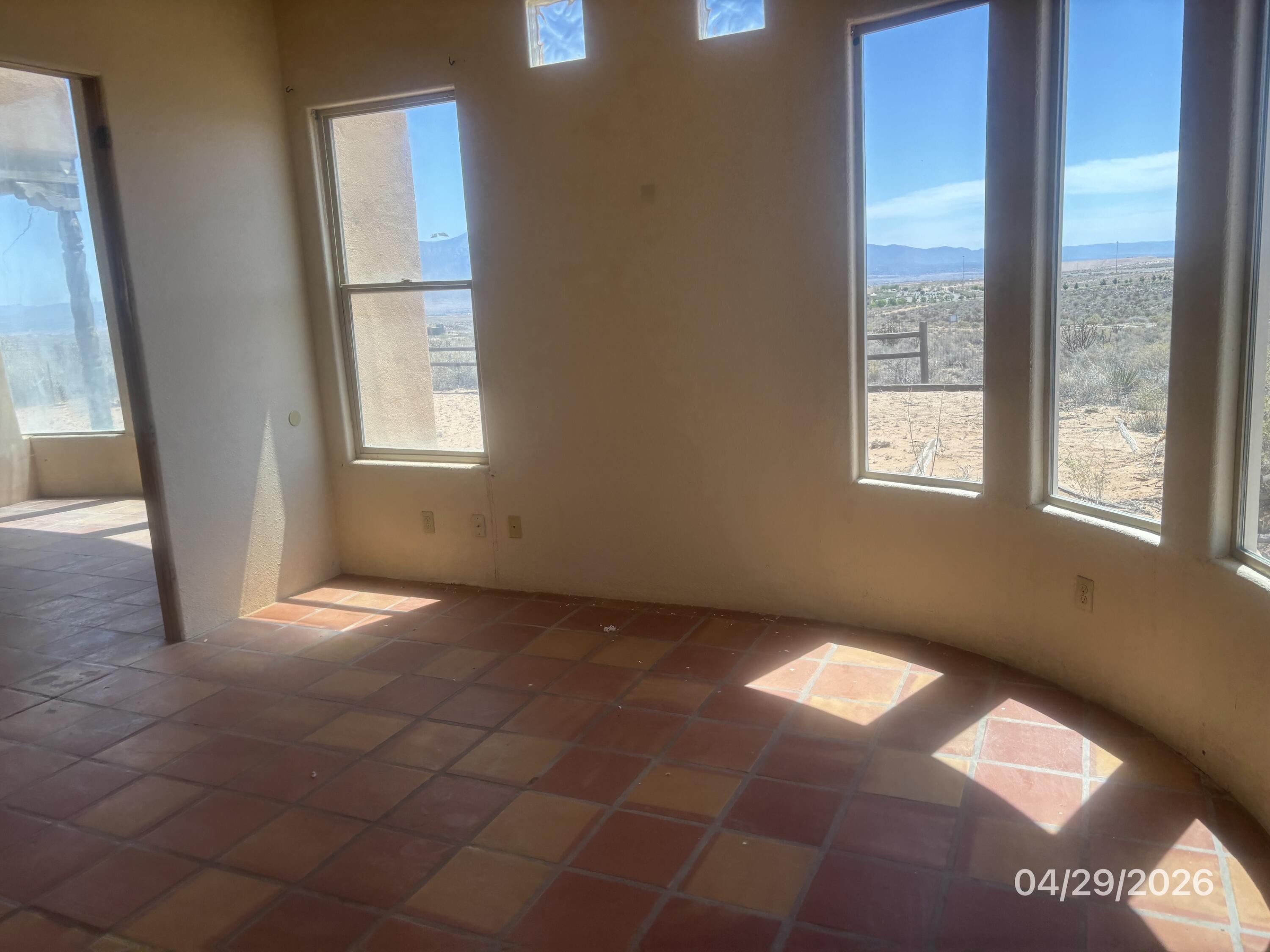 Photo 5 — 2010 Desert Avenue NE