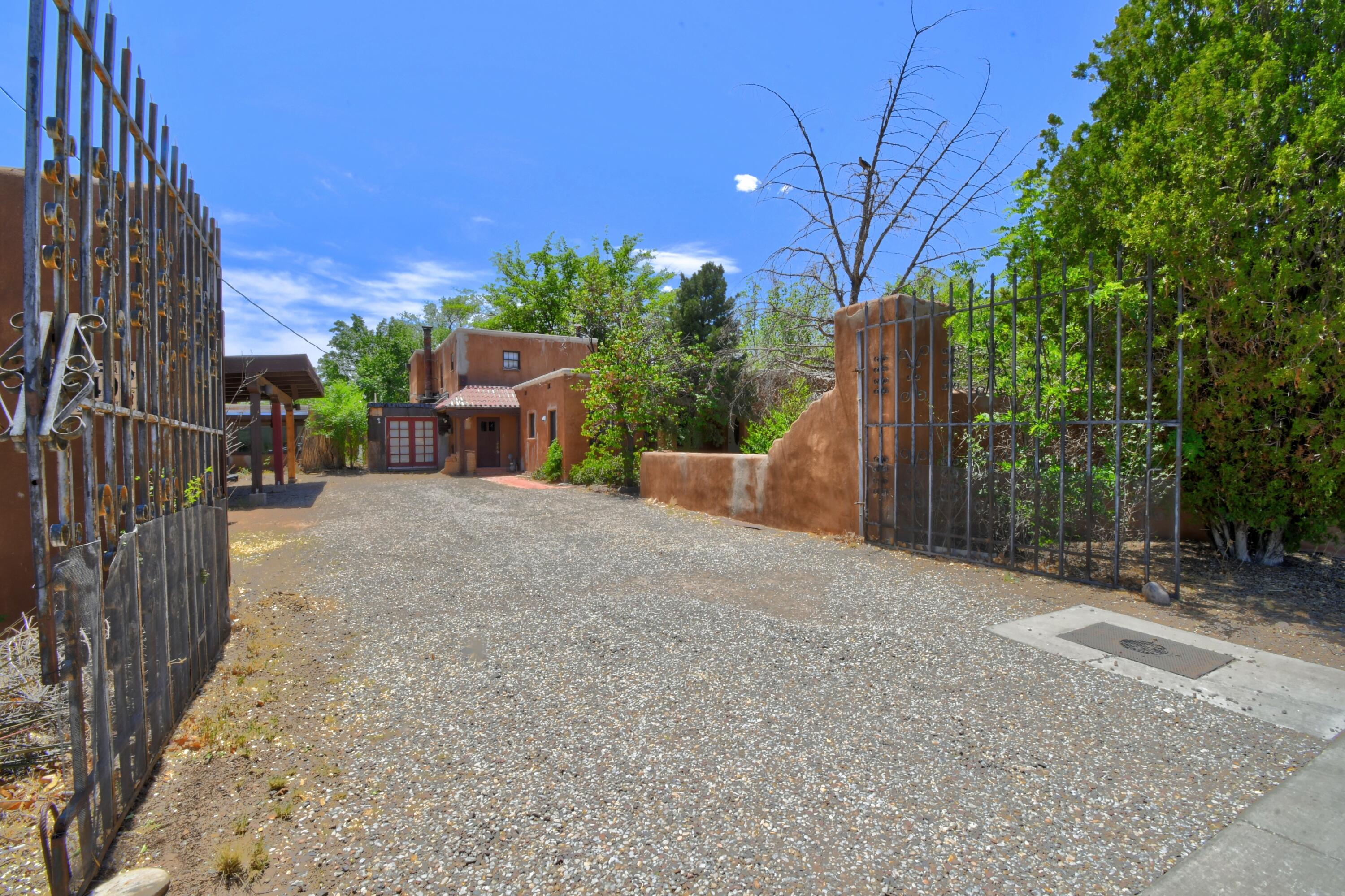 2440 Campbell Road NW, Albuquerque, NM 87104