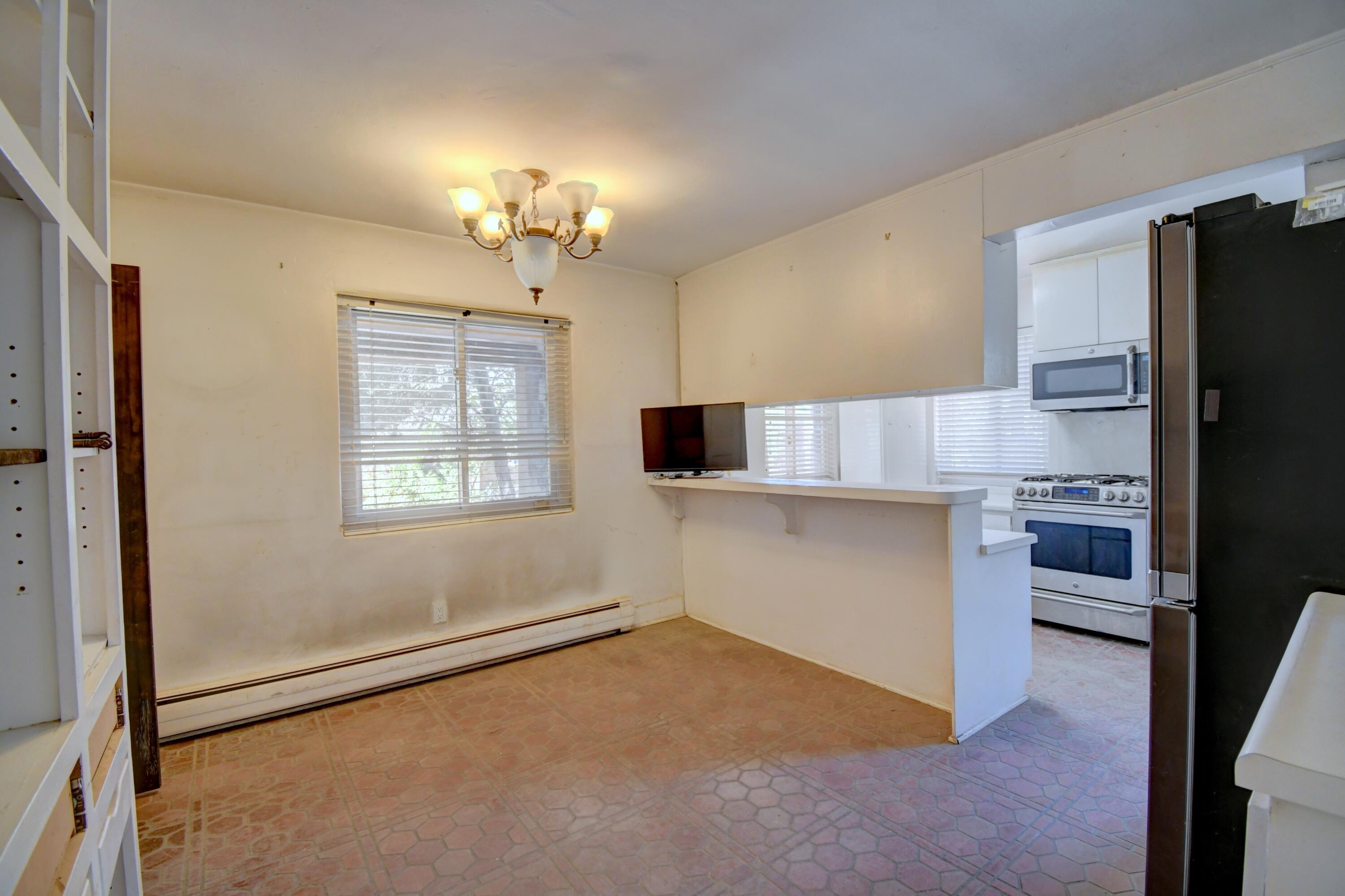Photo 14 — 2440 Campbell Road NW