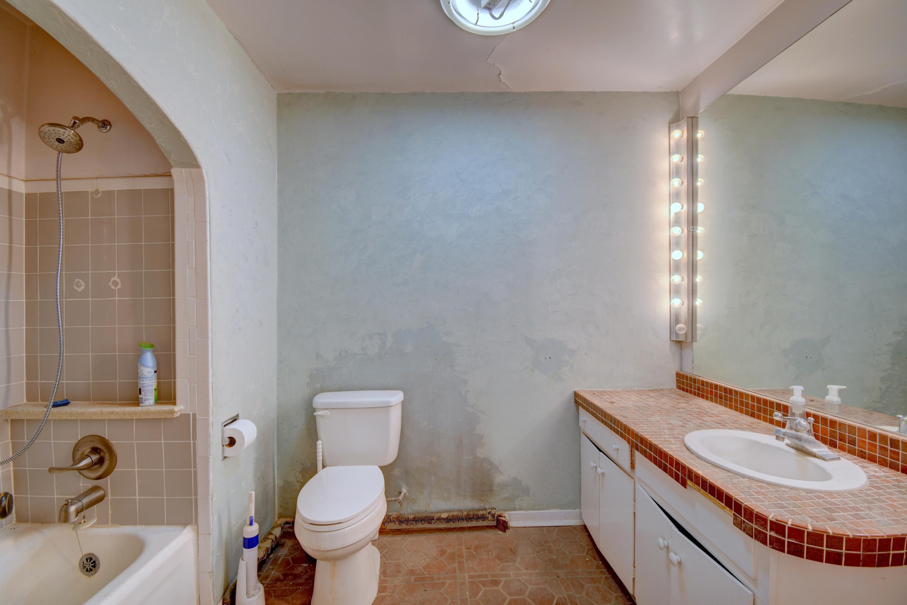 Photo 10 — 2440 Campbell Road NW