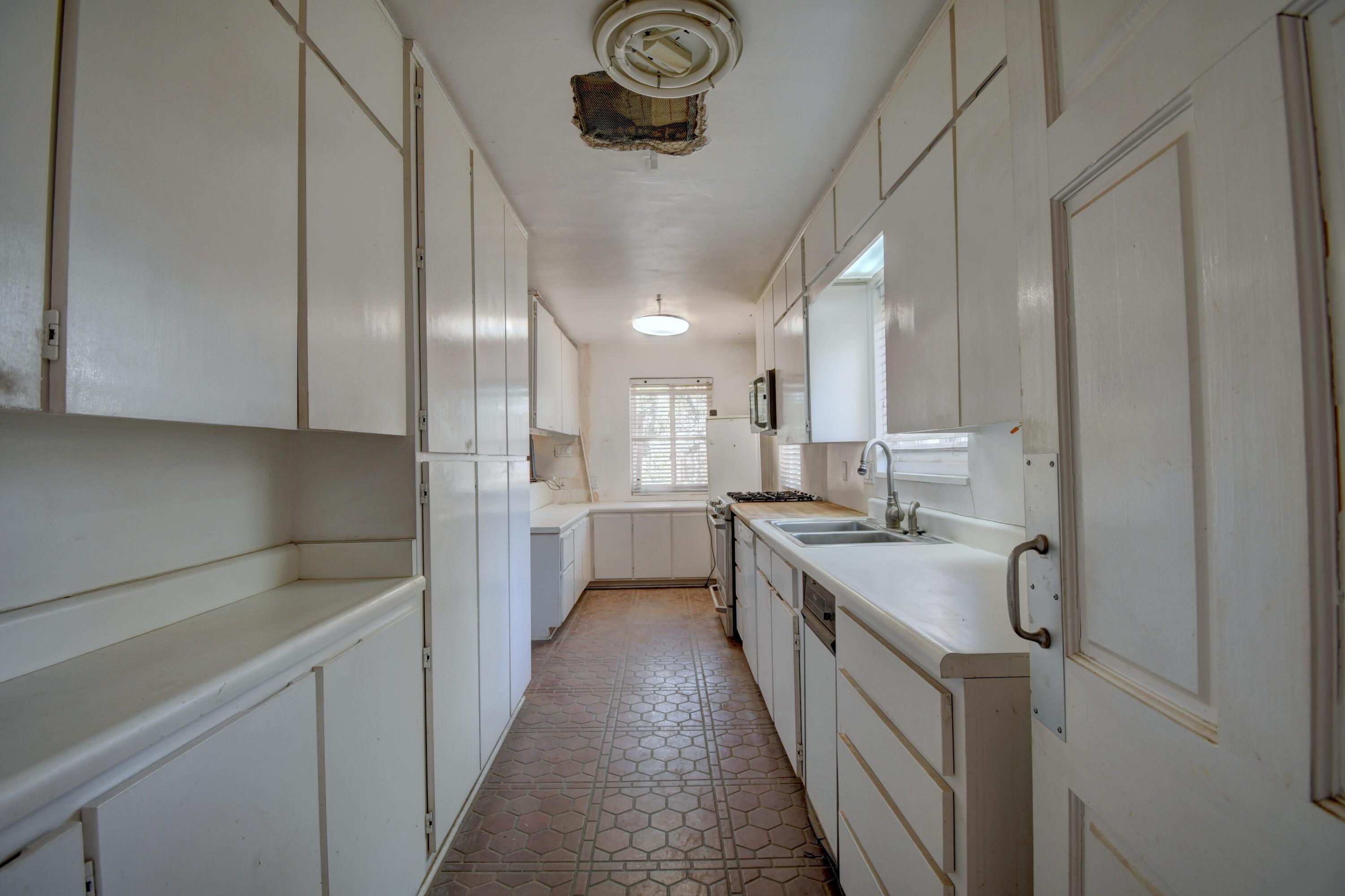 Photo 15 — 2440 Campbell Road NW
