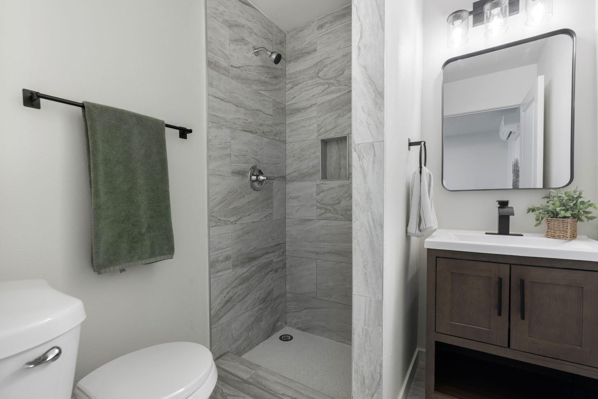 Photo 3 — 219 Solano Drive SE