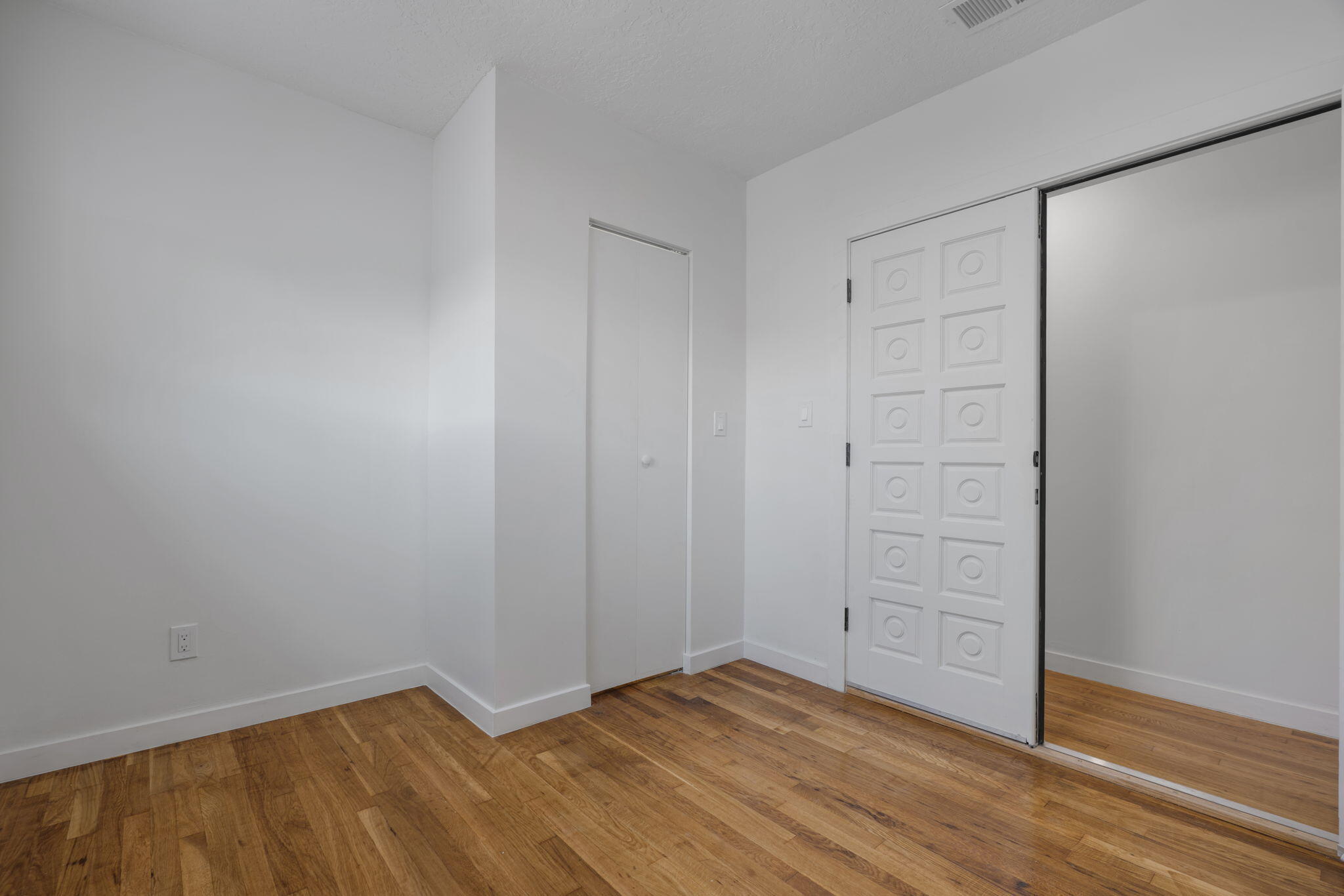 Photo 12 — 219 Solano Drive SE