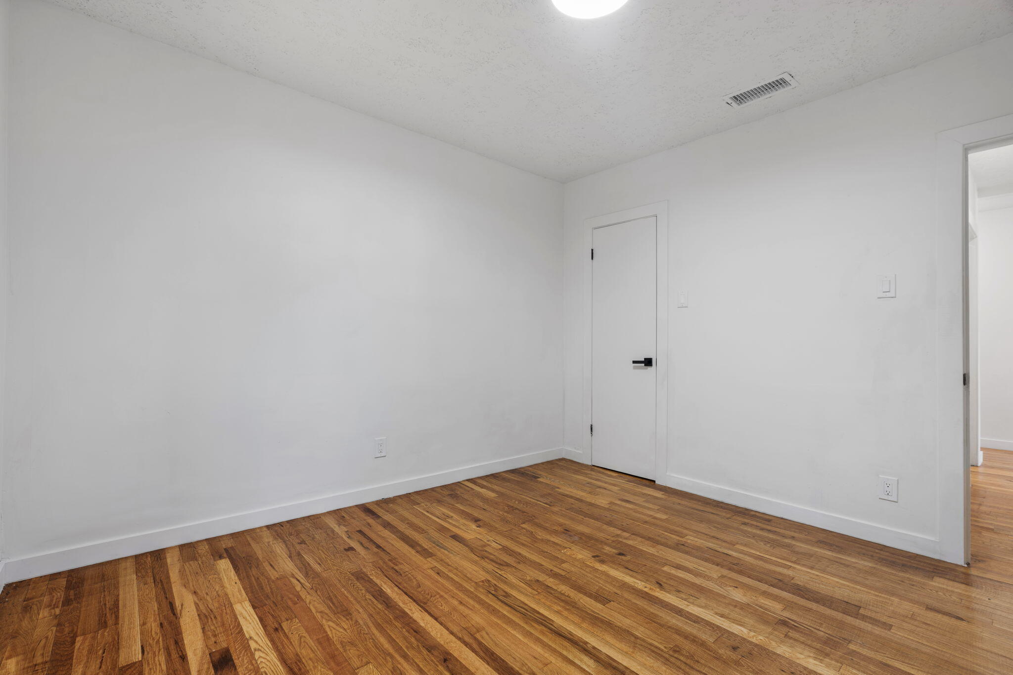 Photo 18 — 219 Solano Drive SE