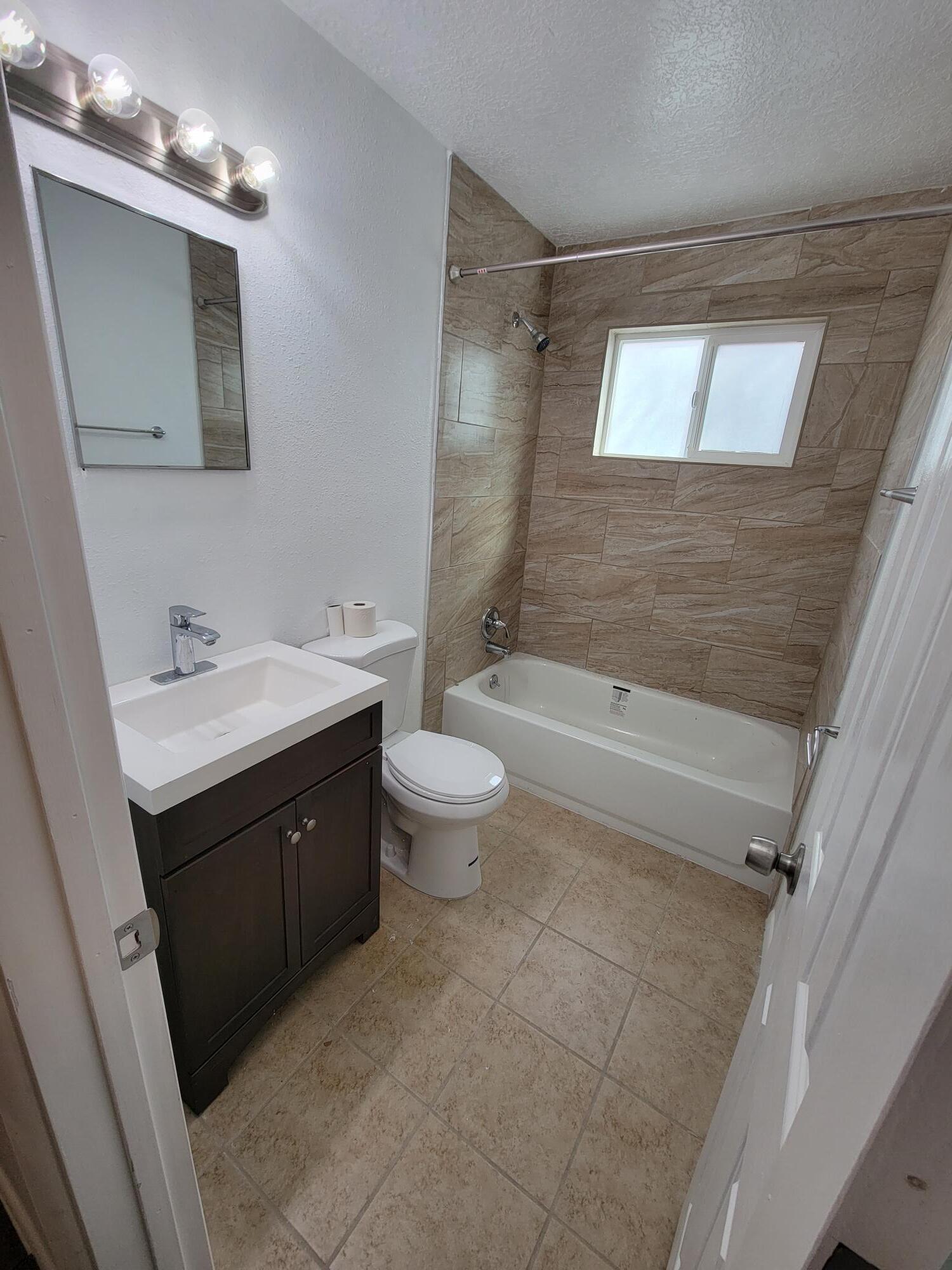 Photo 20 — 325 Tennessee Street NE