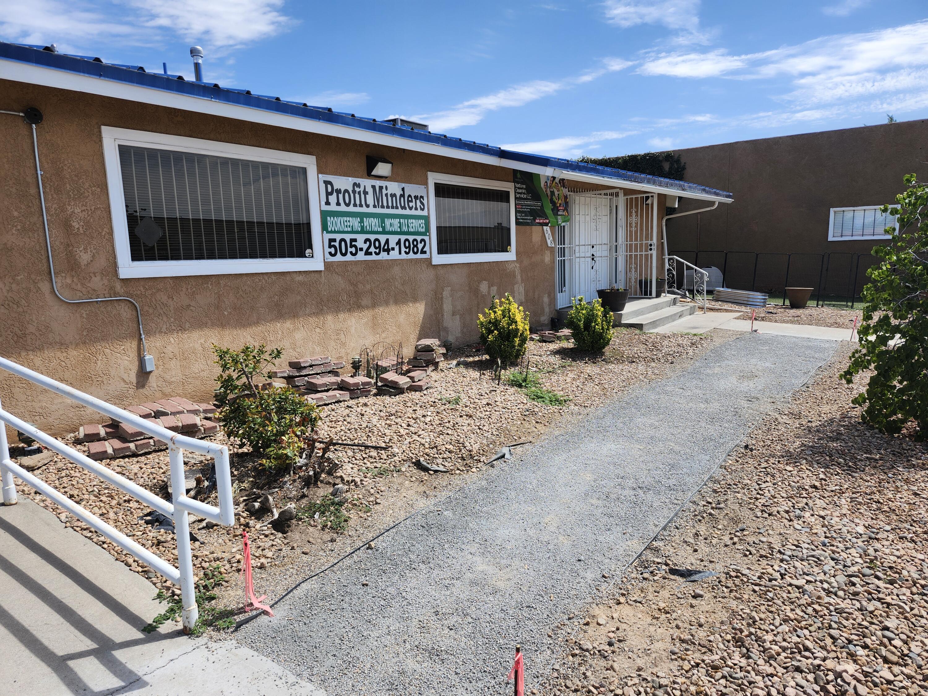 608 Chama Street NE, Albuquerque, NM 87108