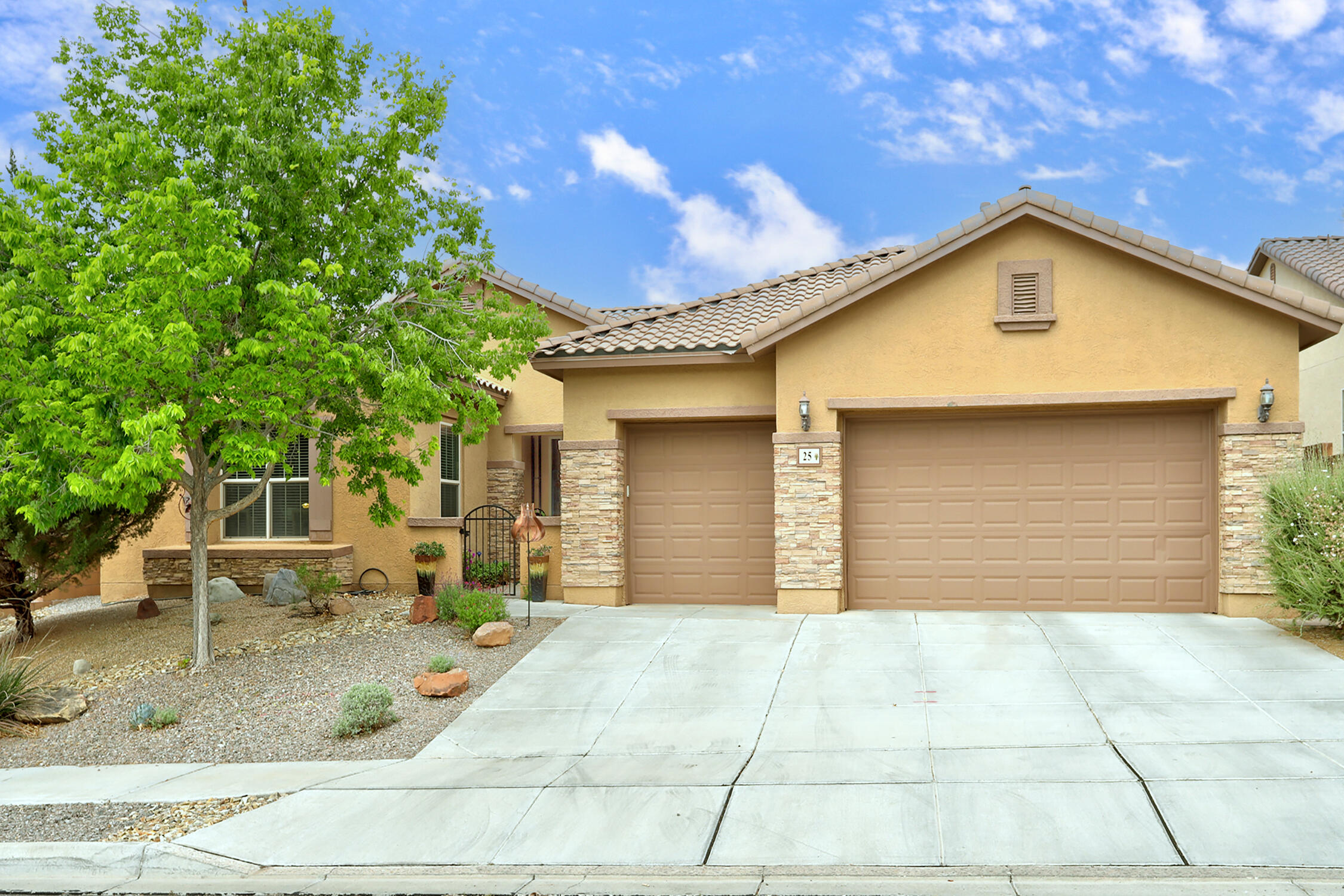 25 Los Balcones Place NE, Rio Rancho, NM 87124