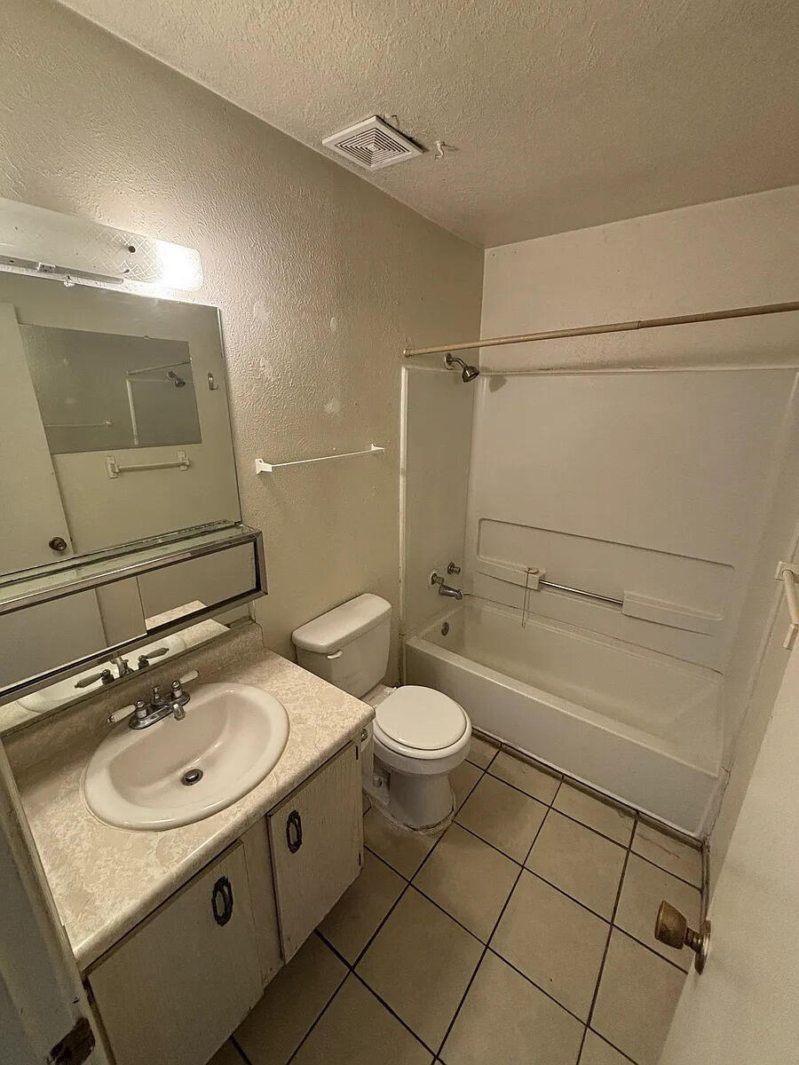 Photo 3 — 11009 Towner Avenue NE