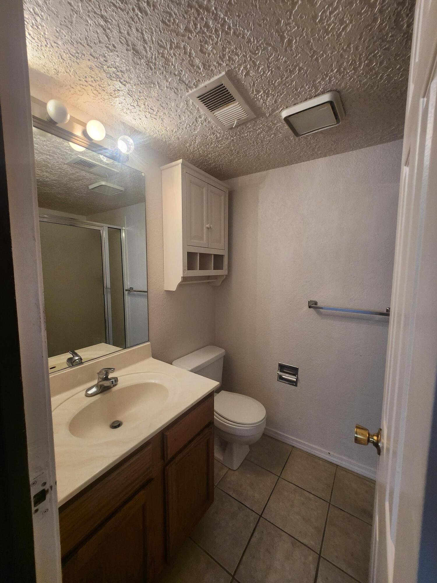 Photo 4 — 6041 Sequoia Road NW D7