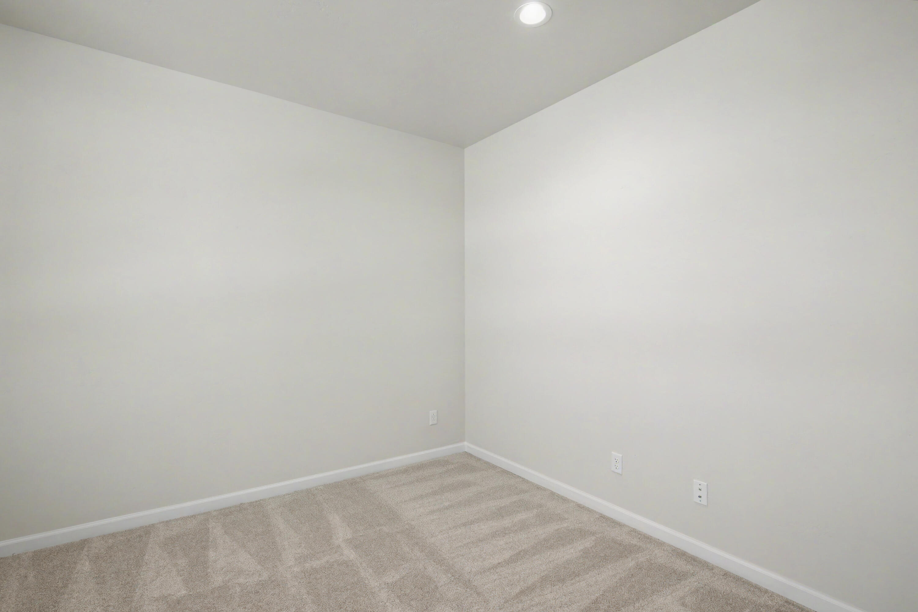 Photo 15 — 2128 Viviane Loop NE