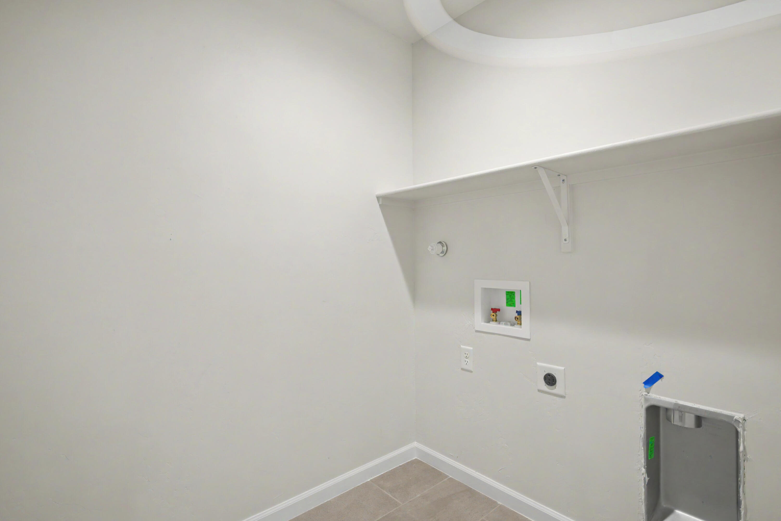 Photo 14 — 2128 Viviane Loop NE