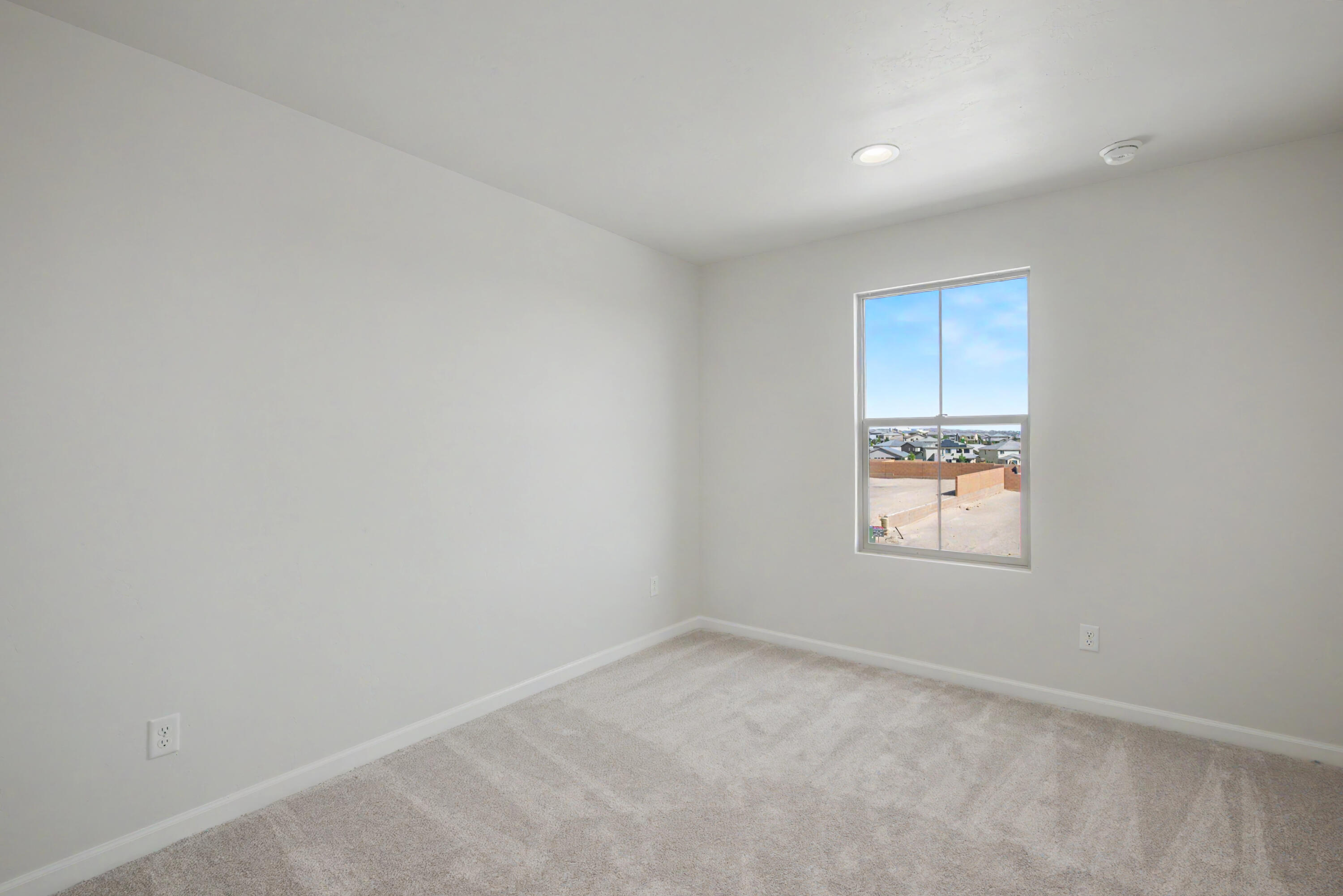 Photo 9 — 2128 Viviane Loop NE