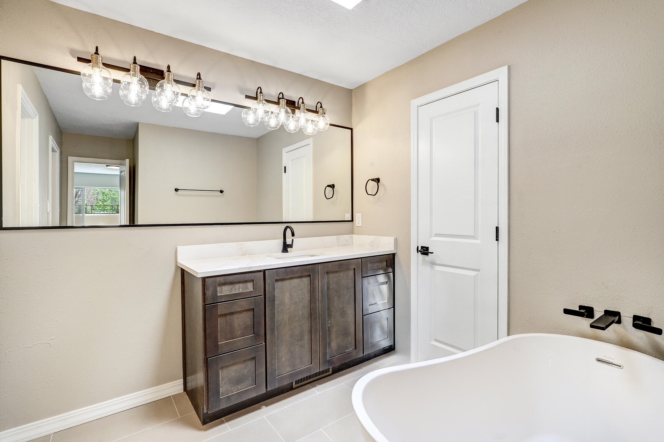 Photo 18 — 725 Tramway Vista Drive NE 14