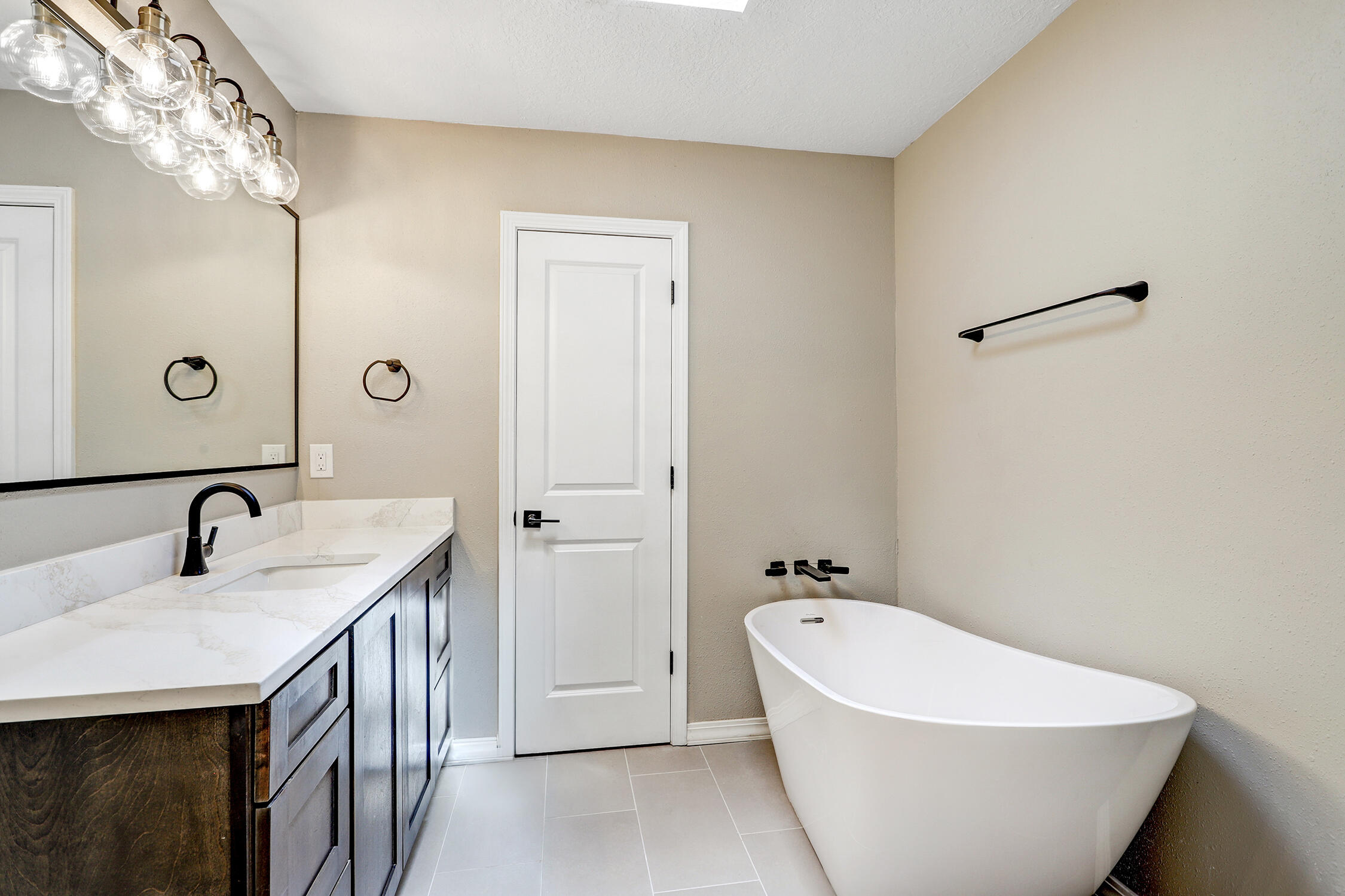 Photo 17 — 725 Tramway Vista Drive NE 14