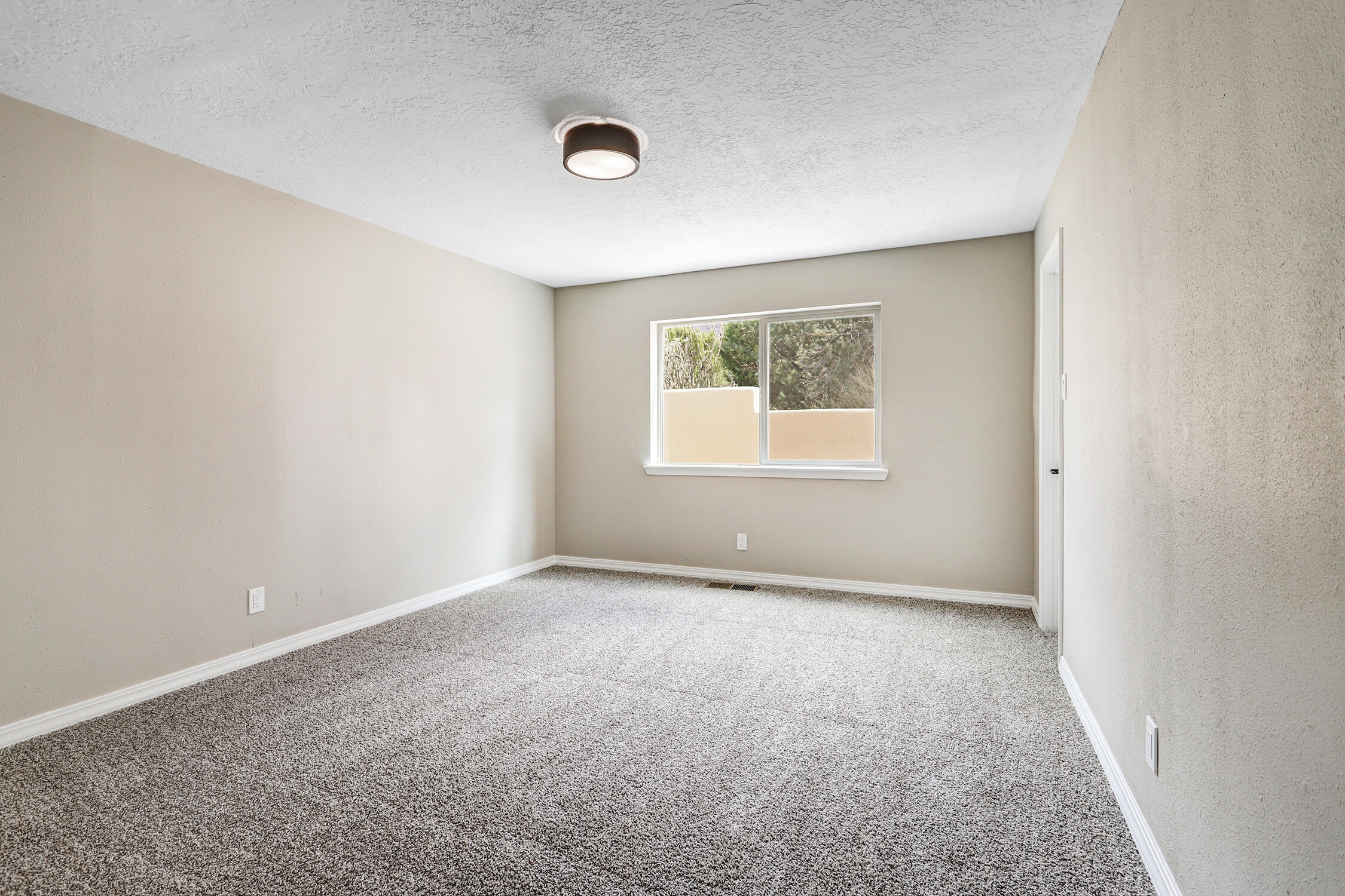 Photo 13 — 725 Tramway Vista Drive NE 14