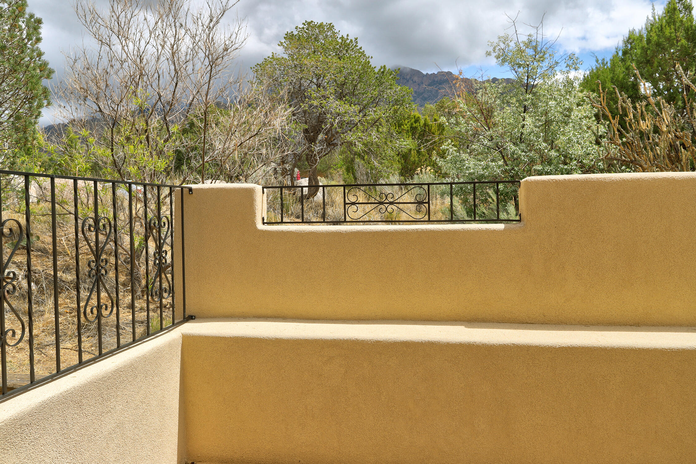 Photo 10 — 725 Tramway Vista Drive NE 14