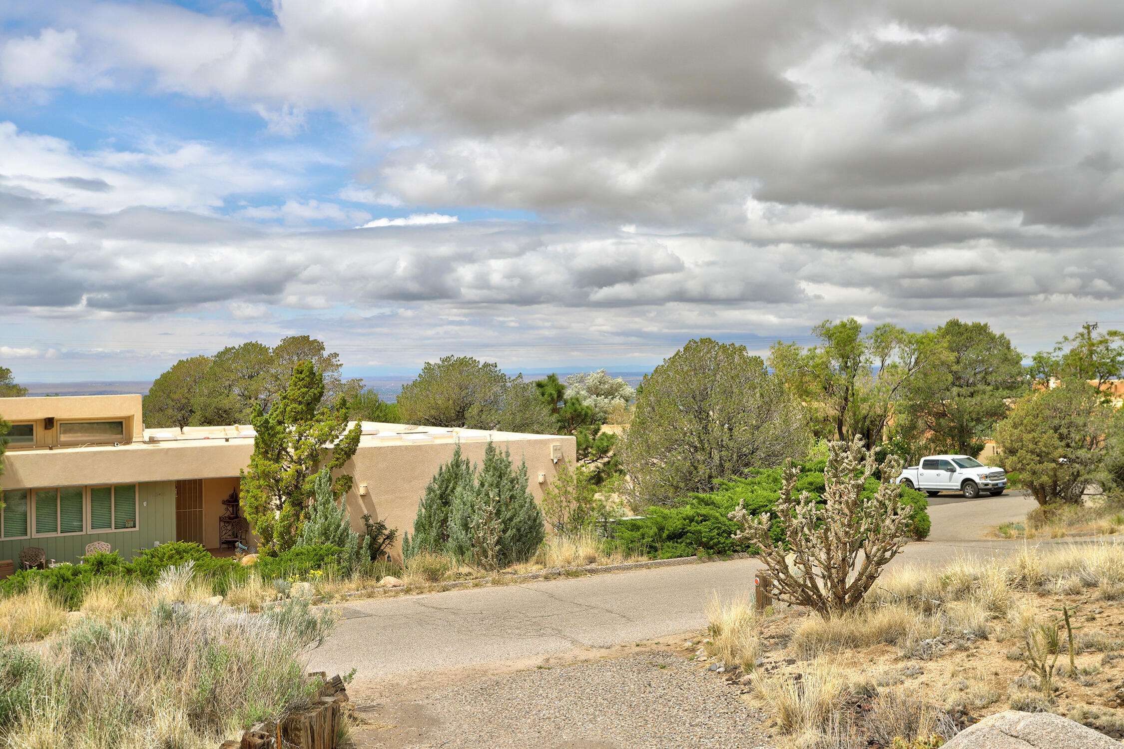 Photo 4 — 725 Tramway Vista Drive NE 14