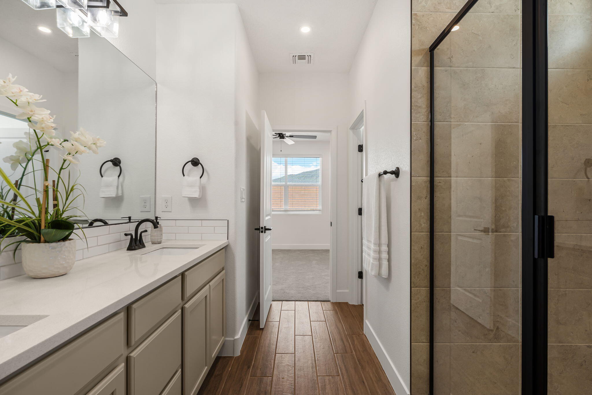 Photo 4 — 6941 Ava Road