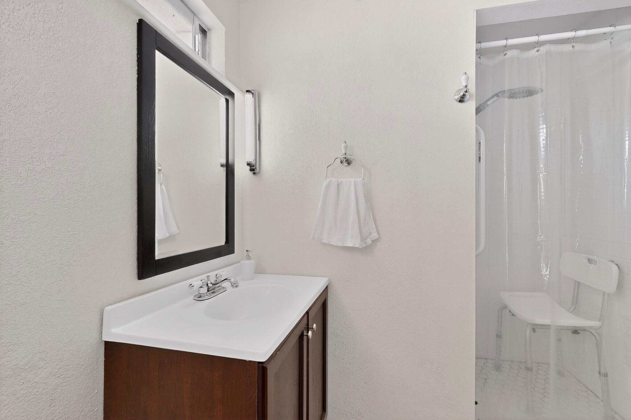 Photo 16 — 1128 Glorieta Street NE