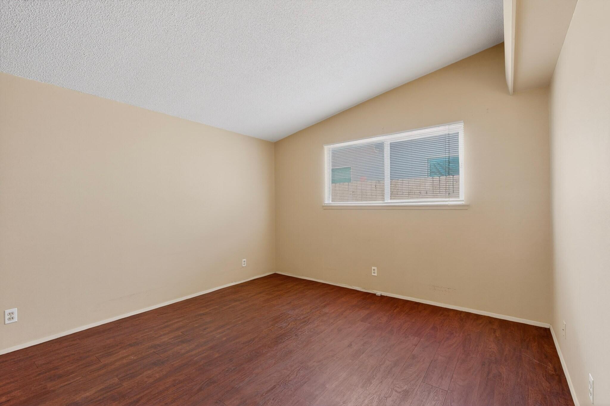 Photo 13 — 1128 Glorieta Street NE