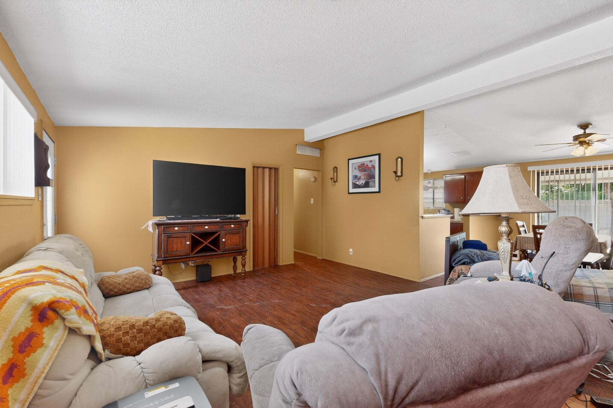 Photo 3 — 1128 Glorieta Street NE