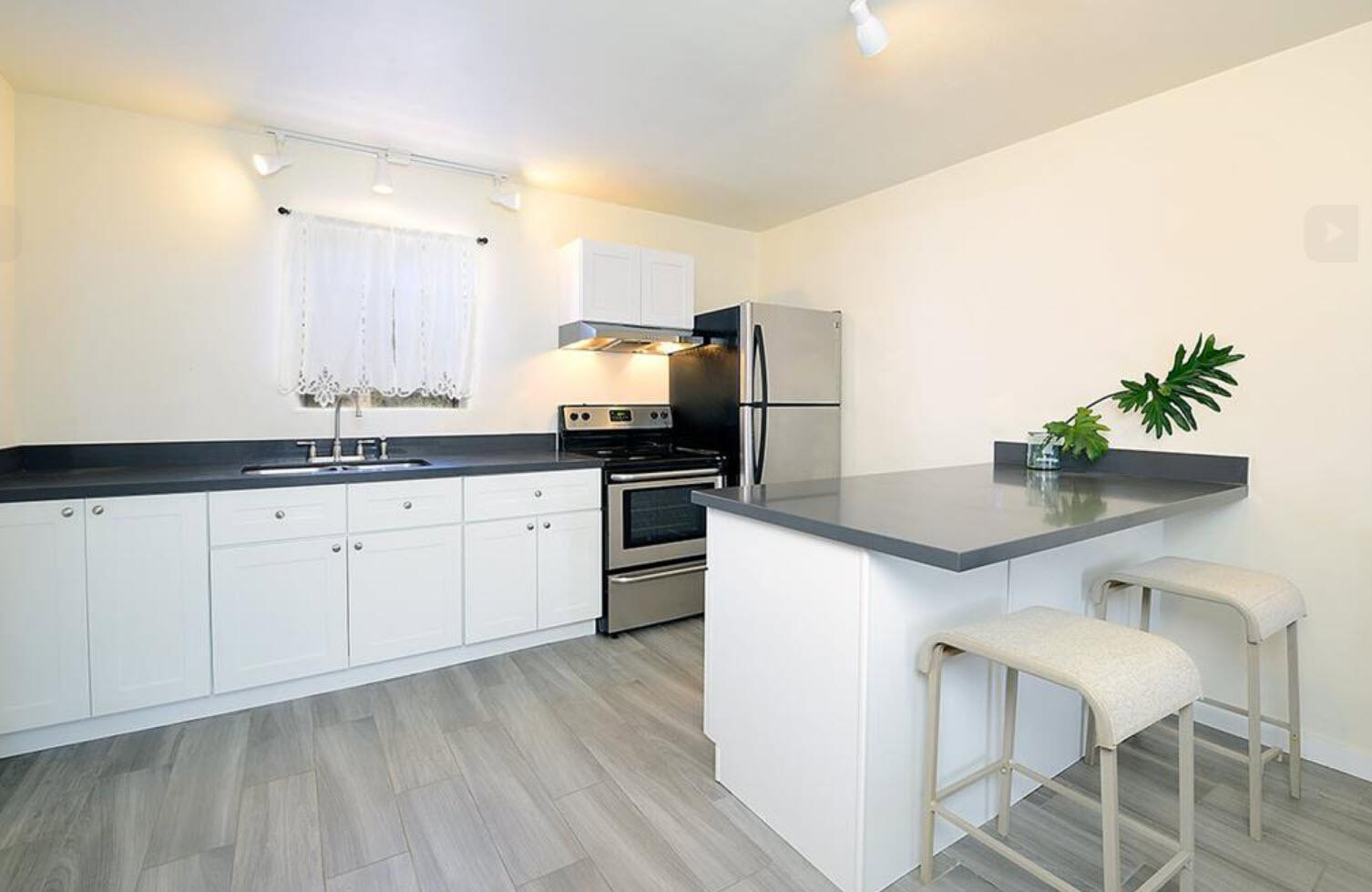 Photo 3 — 3226 Rufina Street