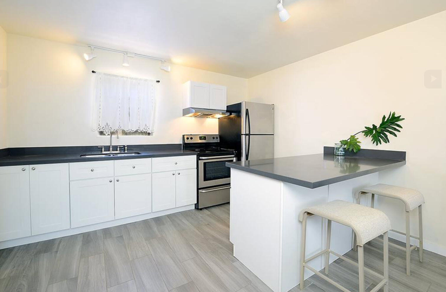 Photo 6 — 3226 Rufina Street
