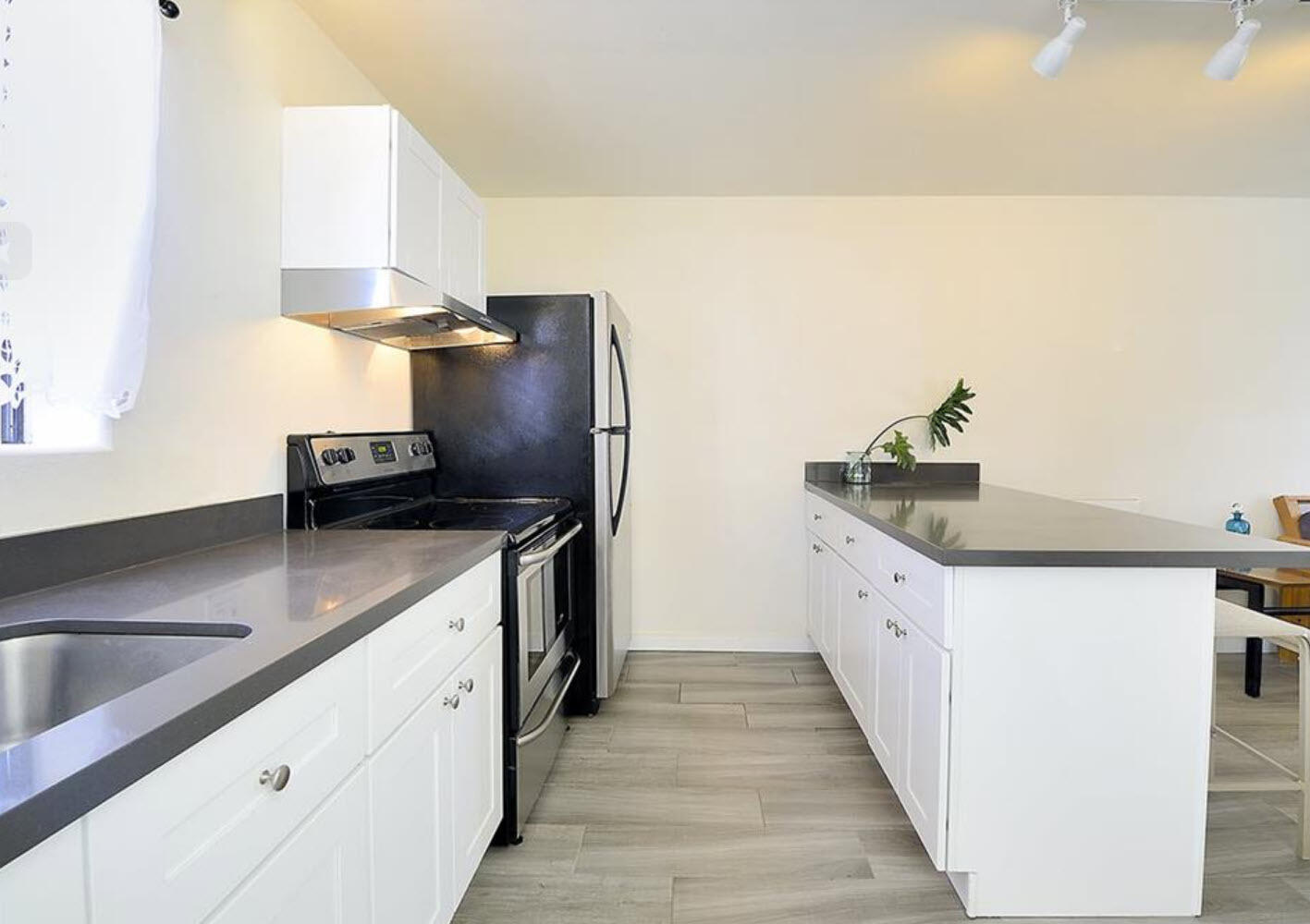 Photo 10 — 3226 Rufina Street