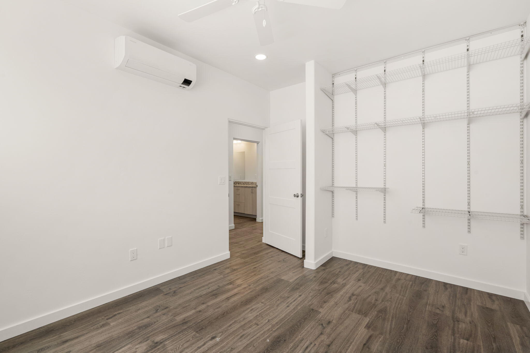 Photo 2 — 140 Jefferson Street SE