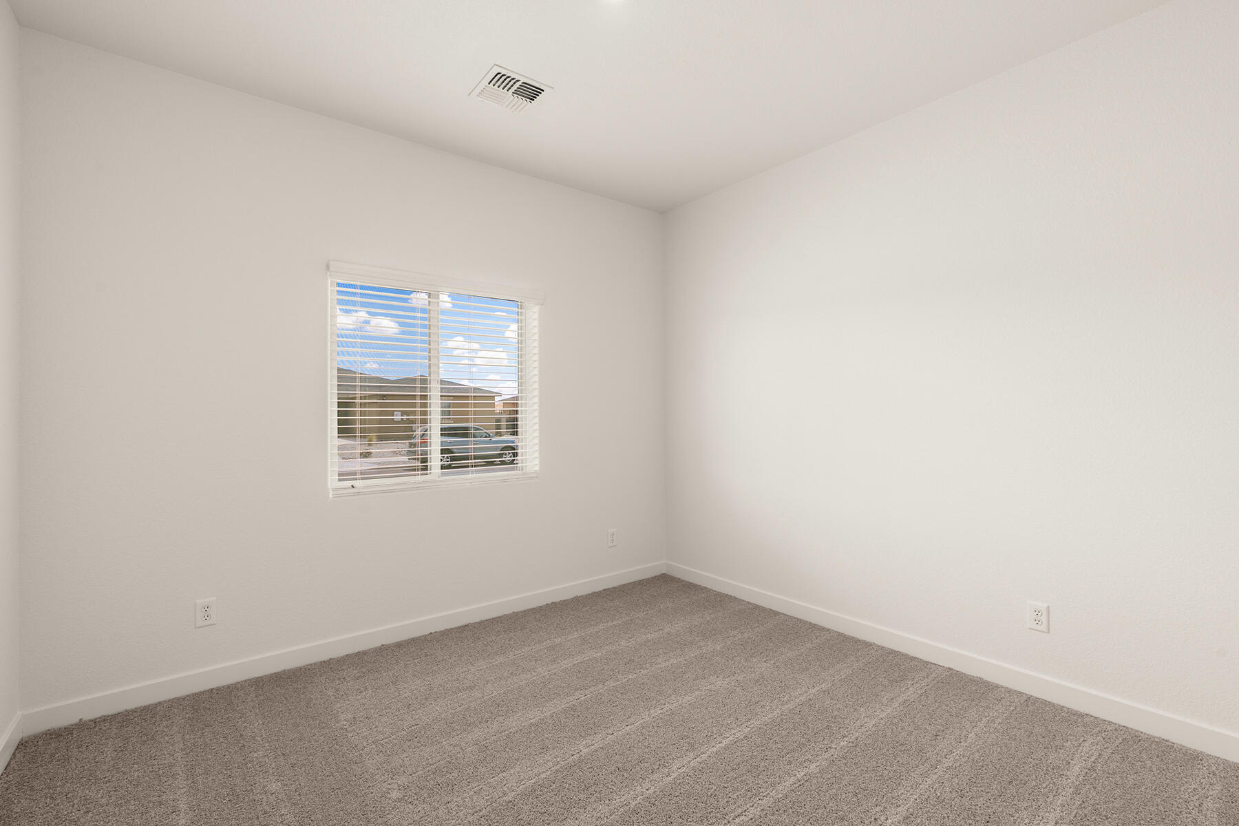 Photo 12 — 838 Calle De Las Rosas