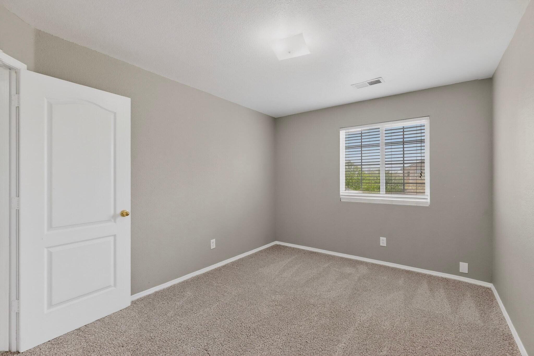 Photo 6 — 9924 Cerro Largo Place NW