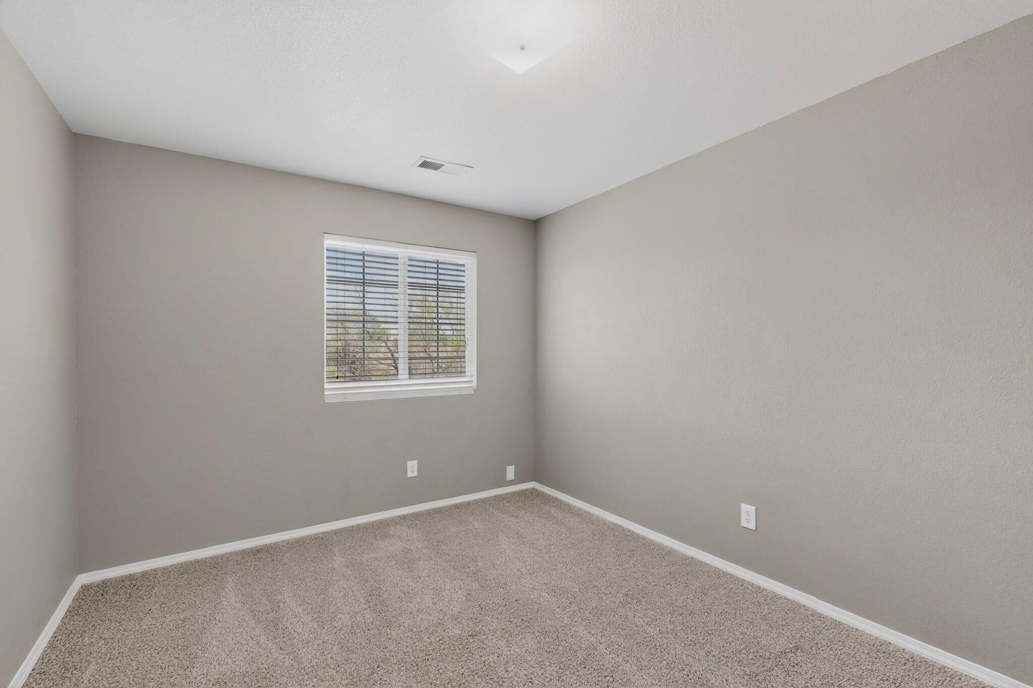 Photo 10 — 9924 Cerro Largo Place NW