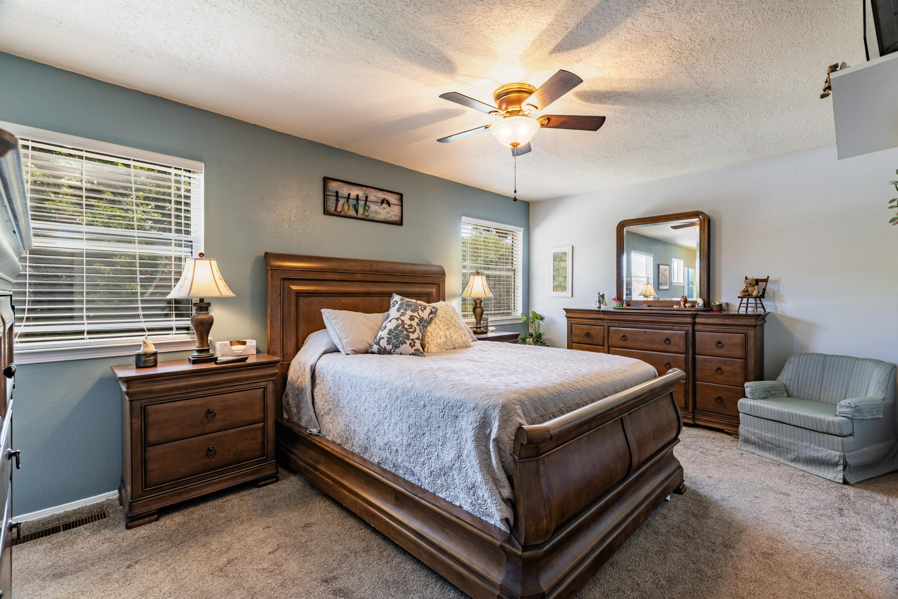 Photo 16 — 6604 Gisele Drive NE